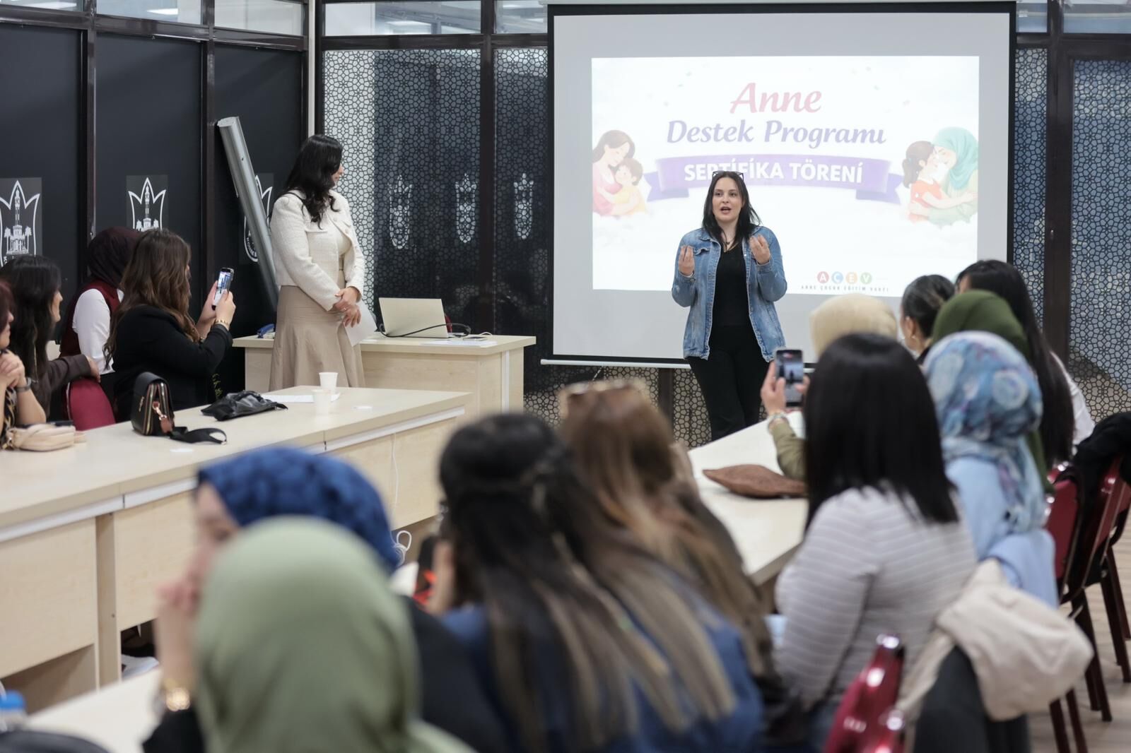 Anne Destek Programı Mezunları Sertifikalarını Başkan Mutlu’dan Aldı (5) (1)