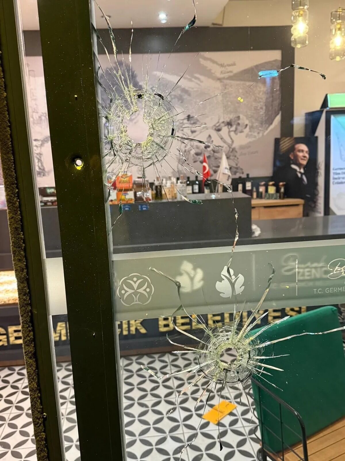 Aydın'da Belediye Mağazasına Silahlı Saldırı 12 Kurşun Isabet Etti!