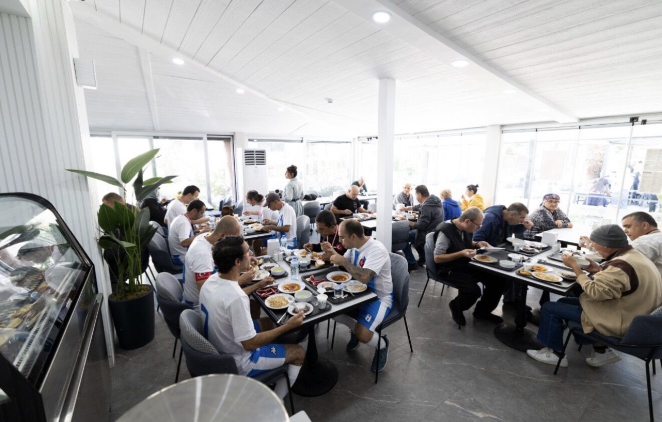 Balçova Kent Lokantası 1 Yaşında Binlerce Kişi Aynı Masada Buluştu! (3)