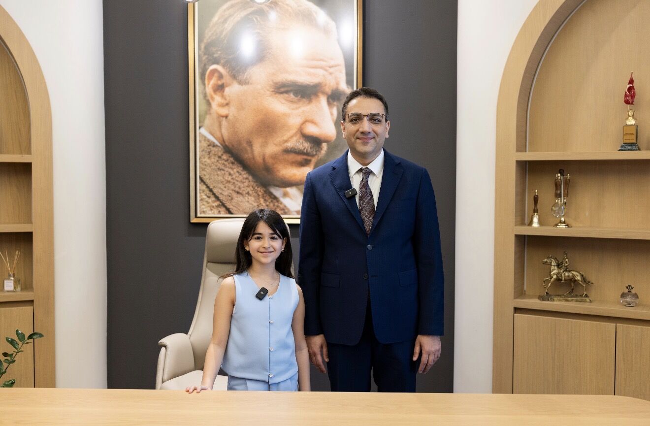 Balçova’da 23 Nisan Kapsamında Başkanlık Koltuğu 80. Yıl Orhangazi İlkokulu Öğrencisi Defne Seyhan’a Temsili Olarak Devredildi. Öğrenci Görüşlerini Paylaştı (2)