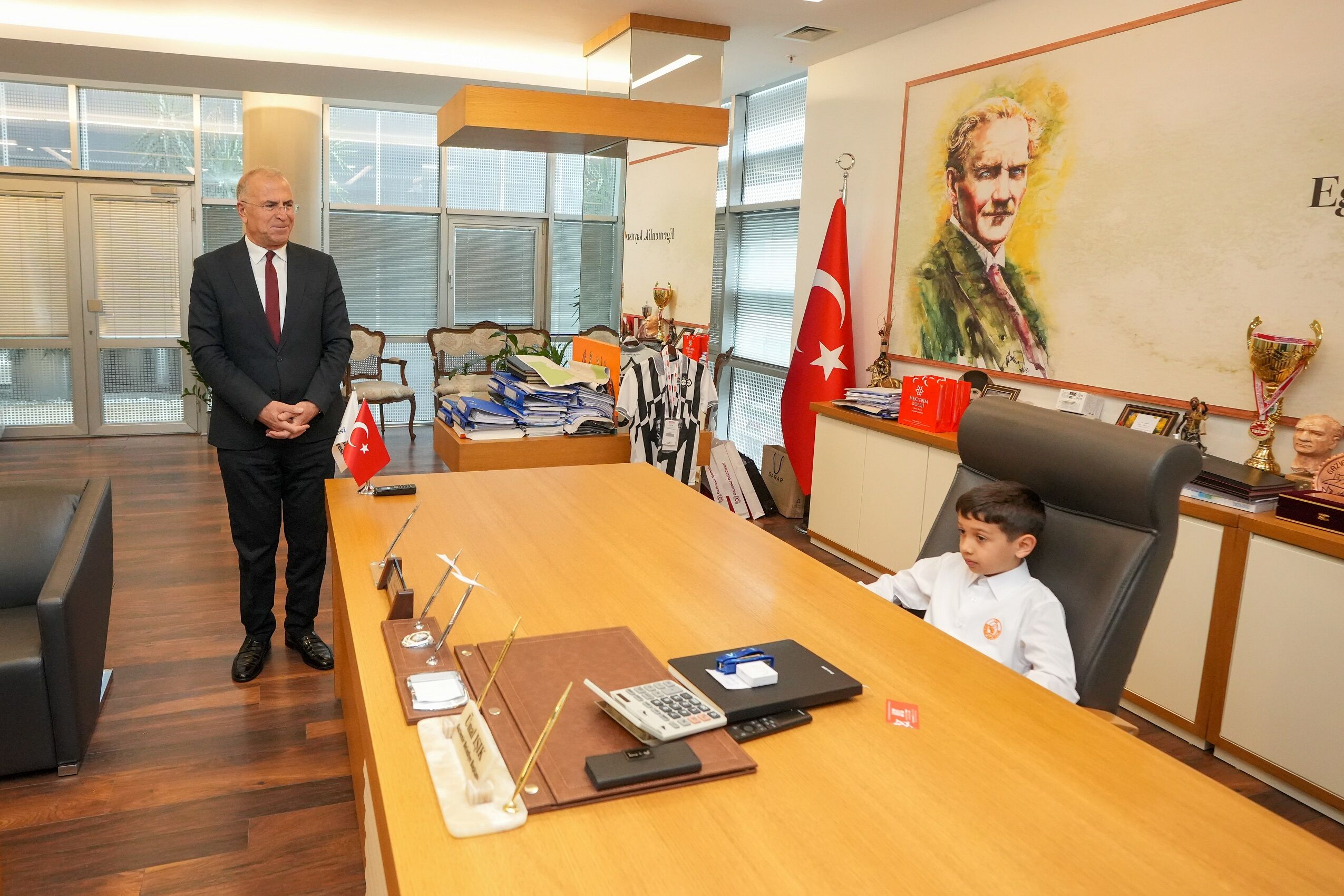 Başkan Işık, 23 Nisan’da Koltuğunu Ege’ye Devretti (2)