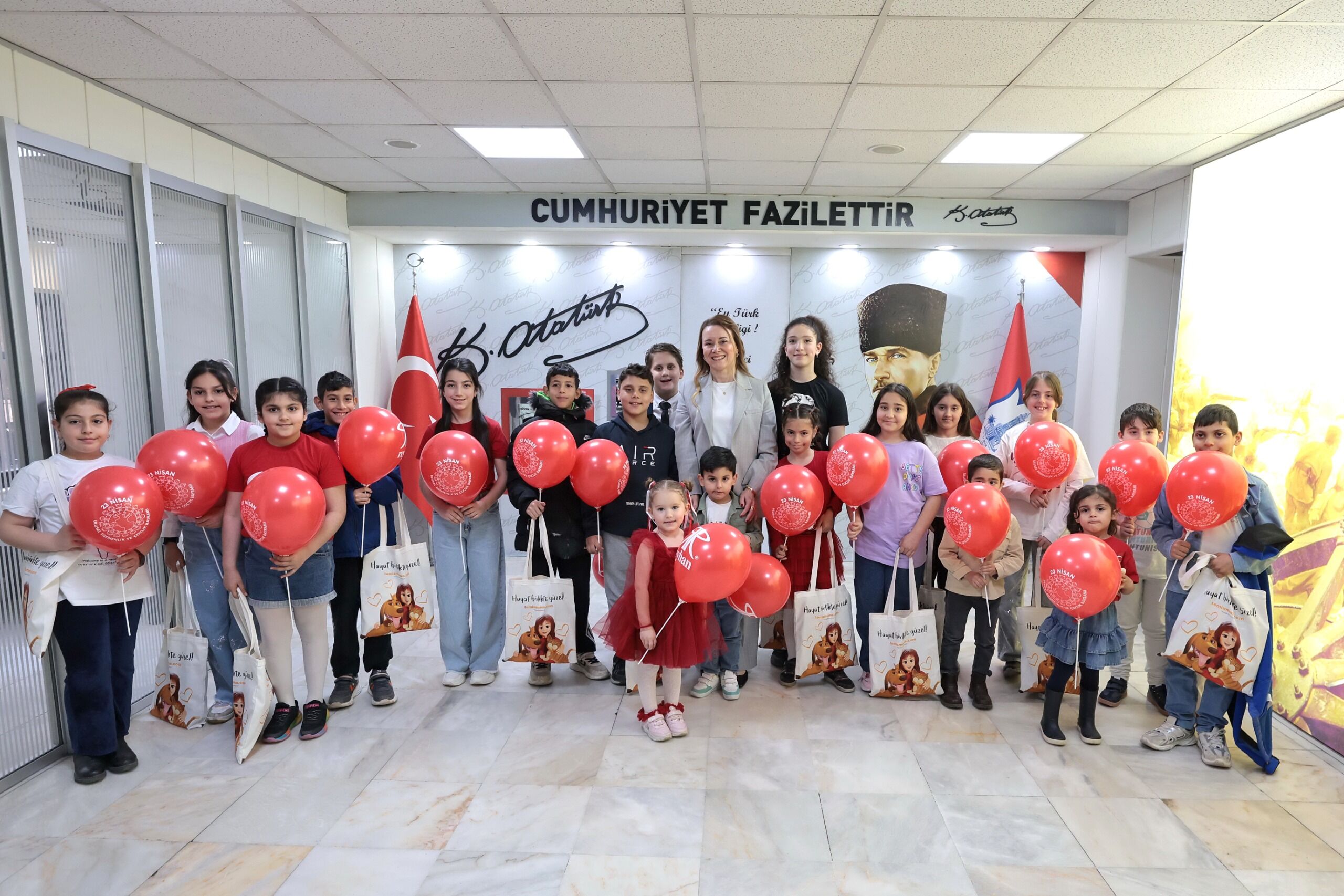 Başkan Mutlu Makamını Çocuklara Devretti (1)