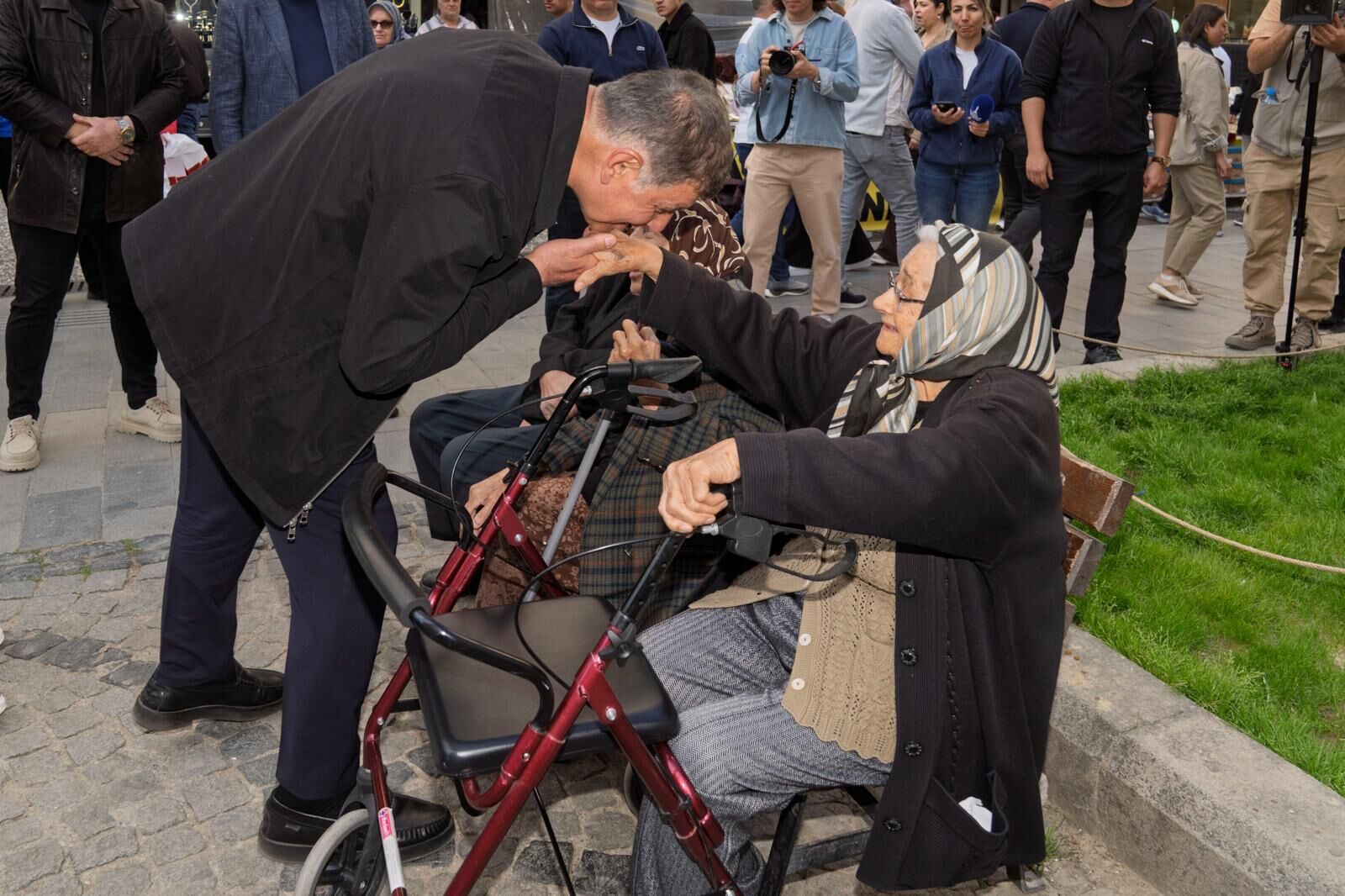 Başkan Tugay Yenilenen Hasanağa Bahçesi’ni Adım Adım Gezdi (3)