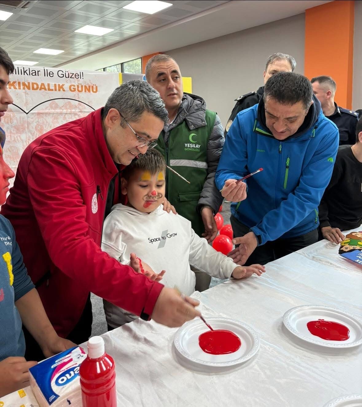 Bayındır’da Otizm Farkındalık Günü Kapsamında Renkli Bowling Şenliği (5)