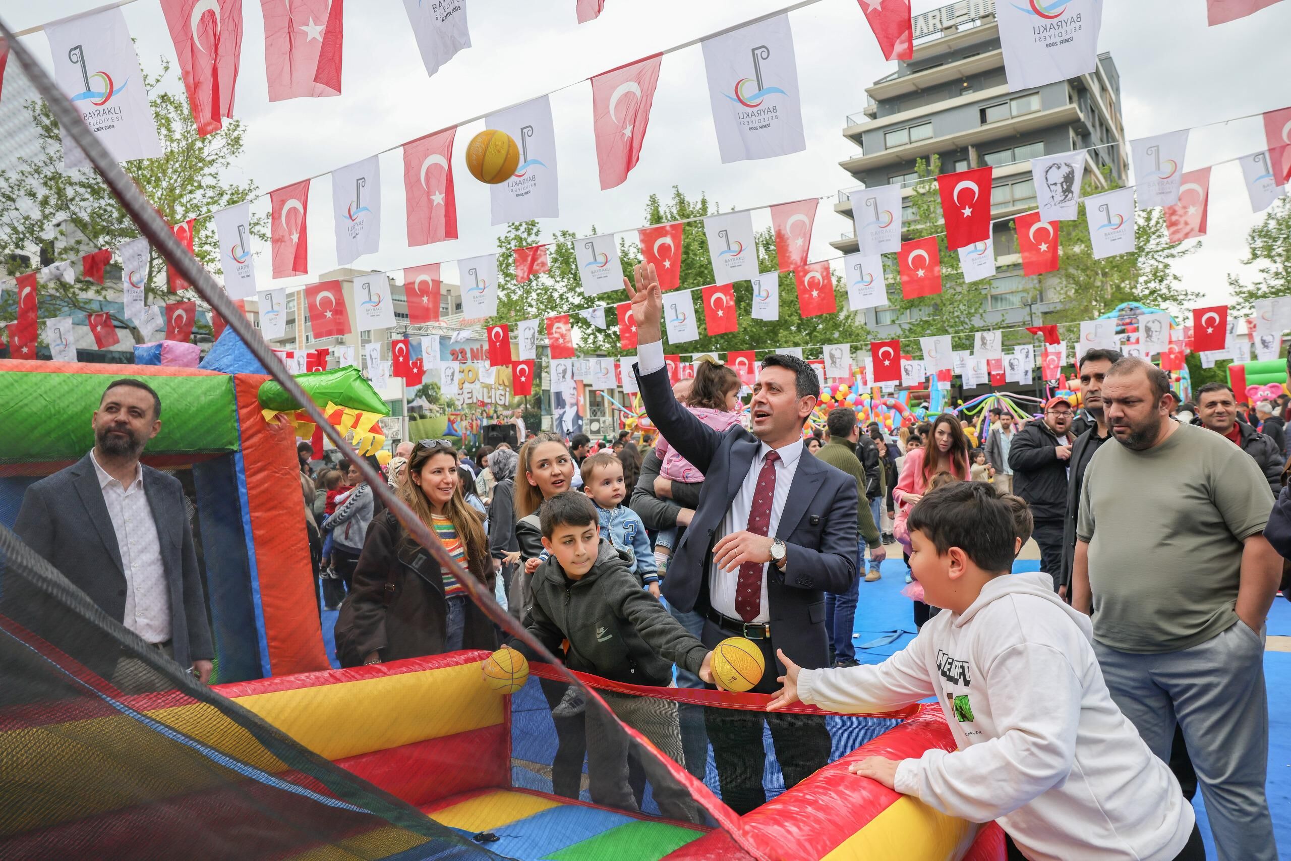 Bayraklı Belediyesi 23 Nisan’ı Dolu Dolu Kutladı (1)