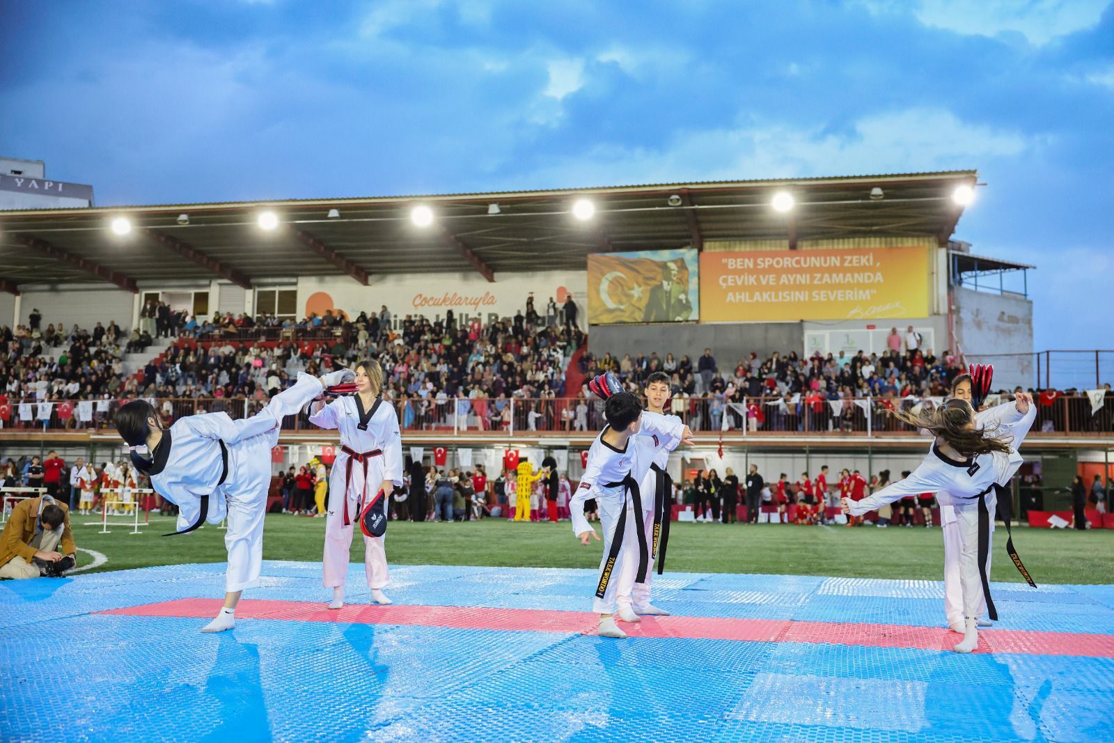 Bayraklı Belediyesi 23 Nisan’ı Dolu Dolu Kutladı (5)