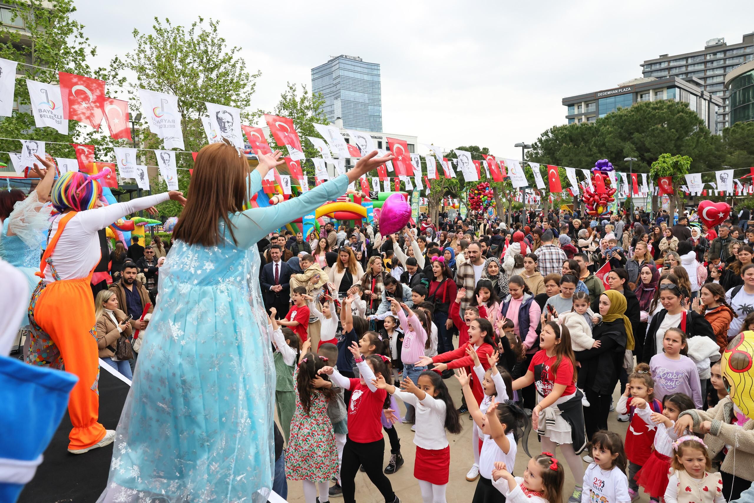 Bayraklı Belediyesi 23 Nisan’ı Dolu Dolu Kutladı (6)