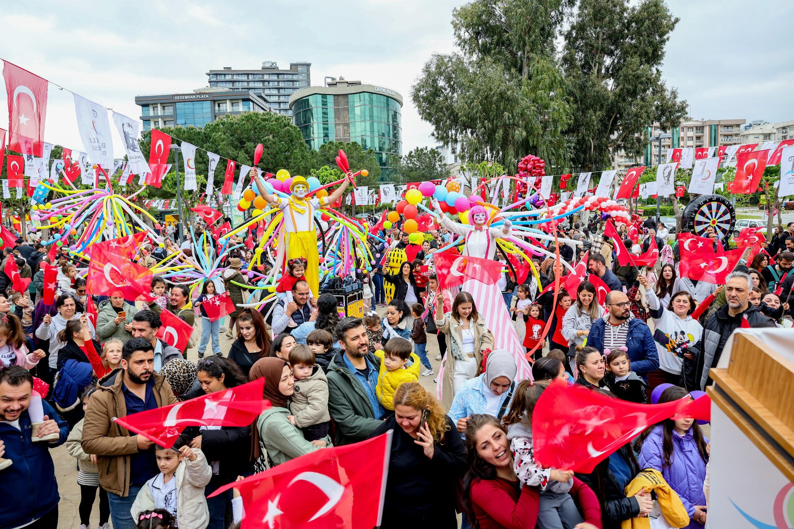 Bayraklı Belediyesi 23 Nisan’ı Dolu Dolu Kutladı (7)