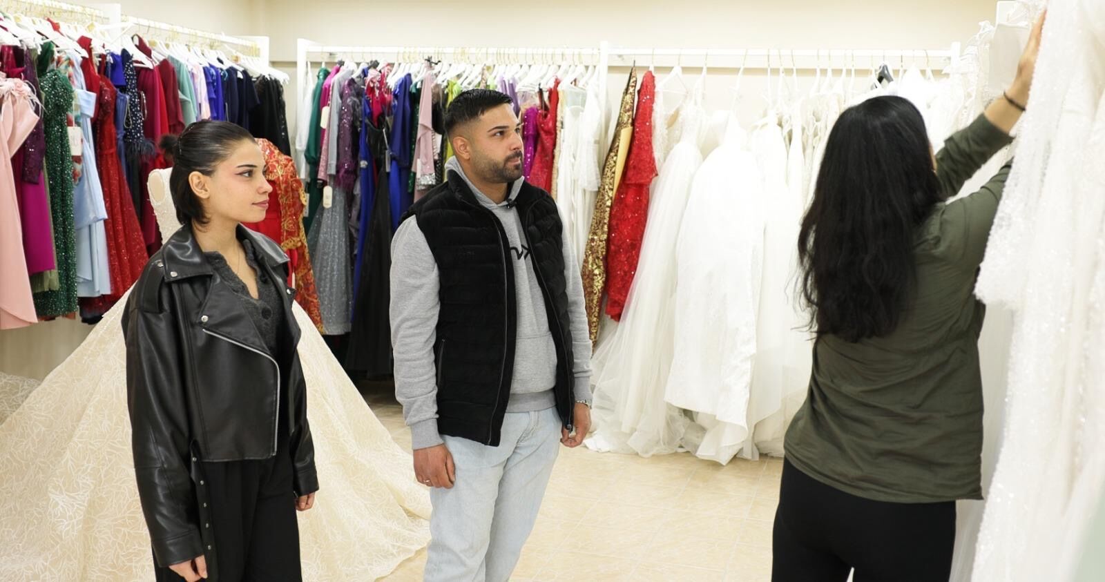 Bayraklı Belediyesi, Evlilik Hazırlığı Yapan Genç Çiftlere Destek Olmak Amacıyla Yürüttüğü “Gelinlik Ve Damatlık Evi” Projesiyle Dikkat Çekiyor (3)