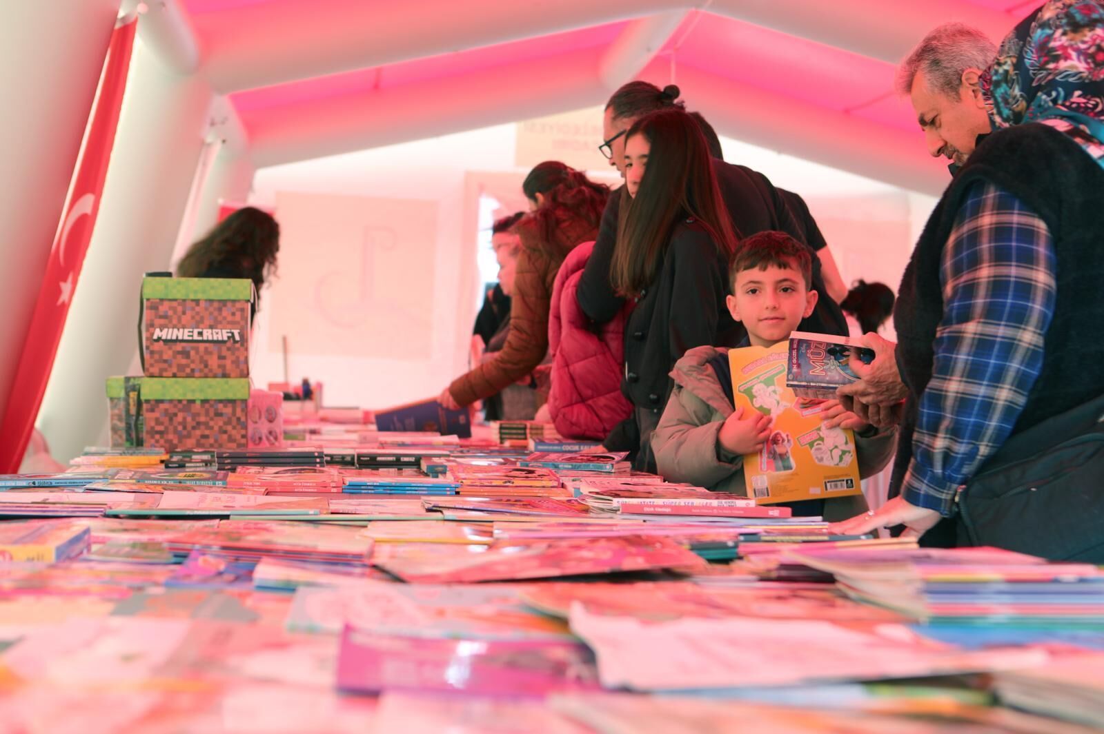 Bayraklı Çocuk Kitap Şenliği Üç Gün Boyunca Yoğun Ilgi Gördü (3)
