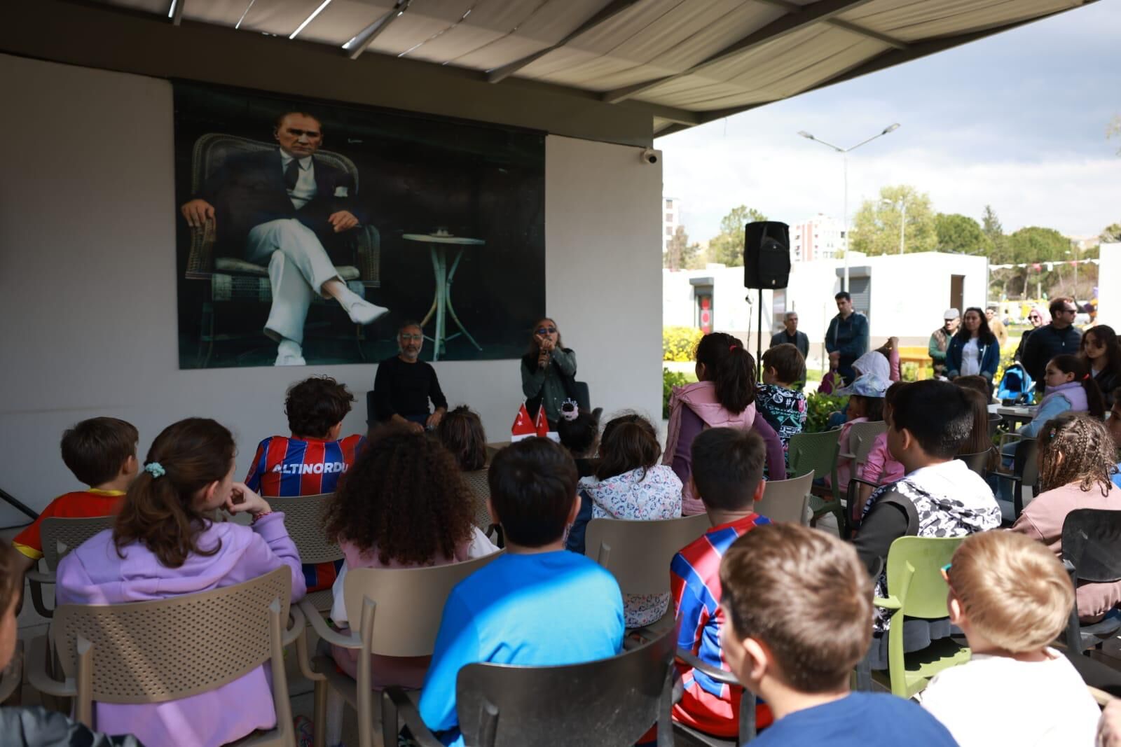 Bayraklı Çocuk Kitap Şenliği Üç Gün Boyunca Yoğun Ilgi Gördü (6)