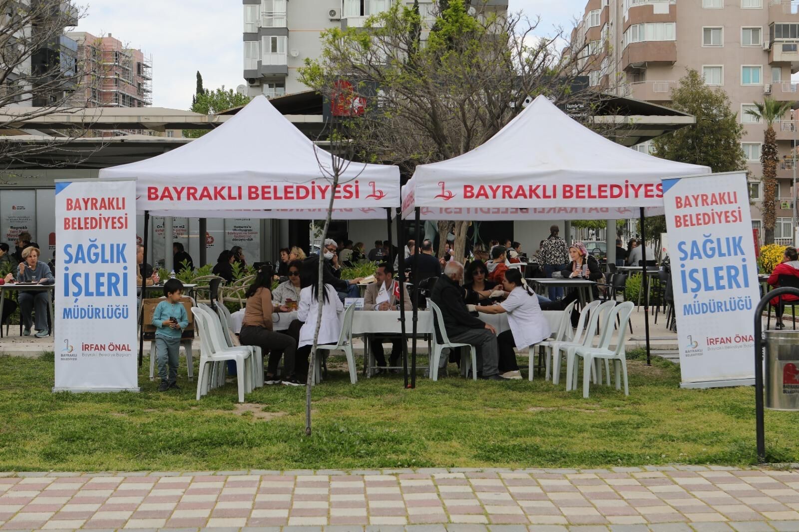 Bayraklı’da Sağlık Haftası’nda Sağlık Hizmeti Vatandaşla Buluştu (3)
