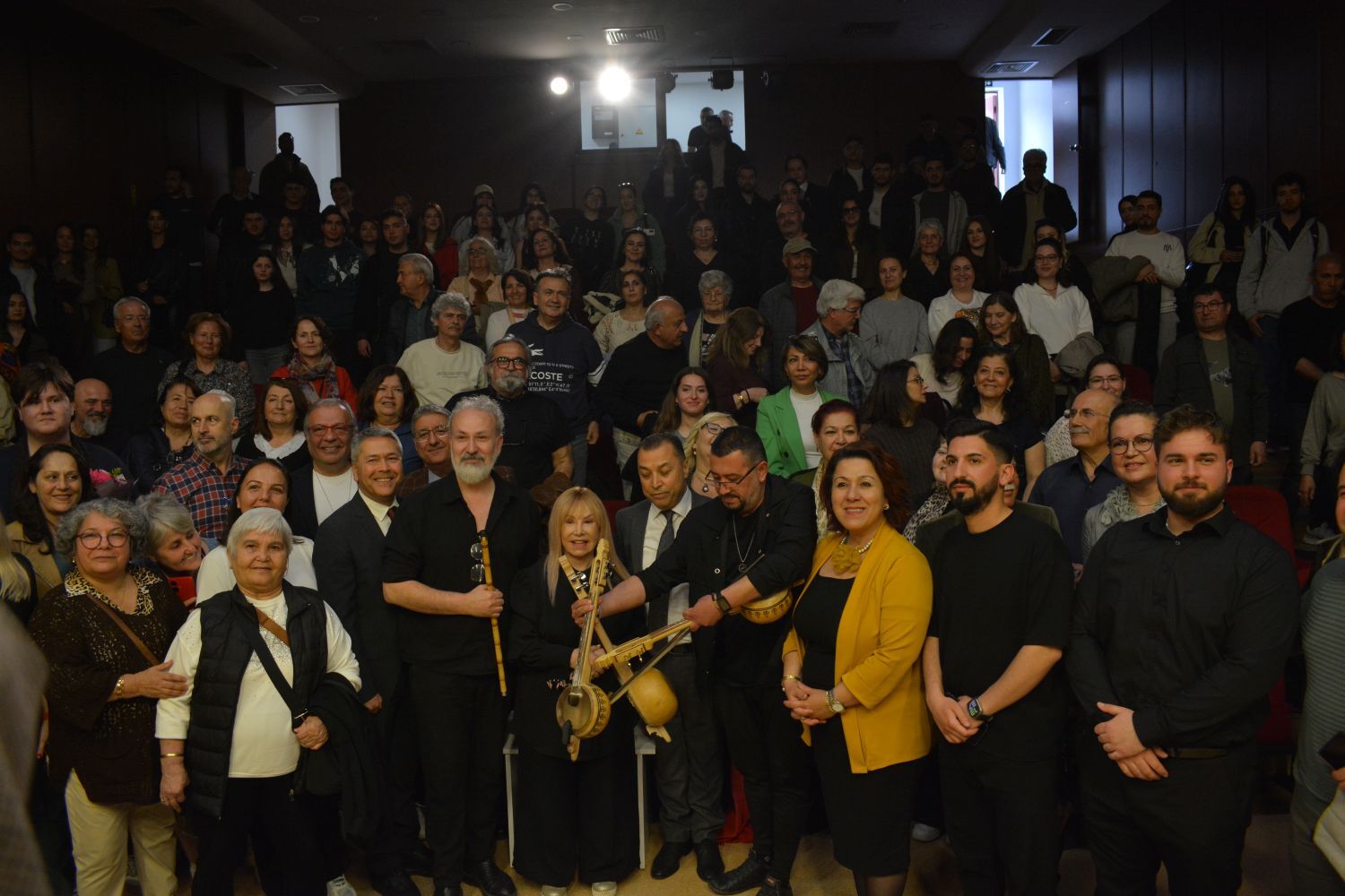 +++Bedia Akartürk Kulakların Pasını Sildi (3)