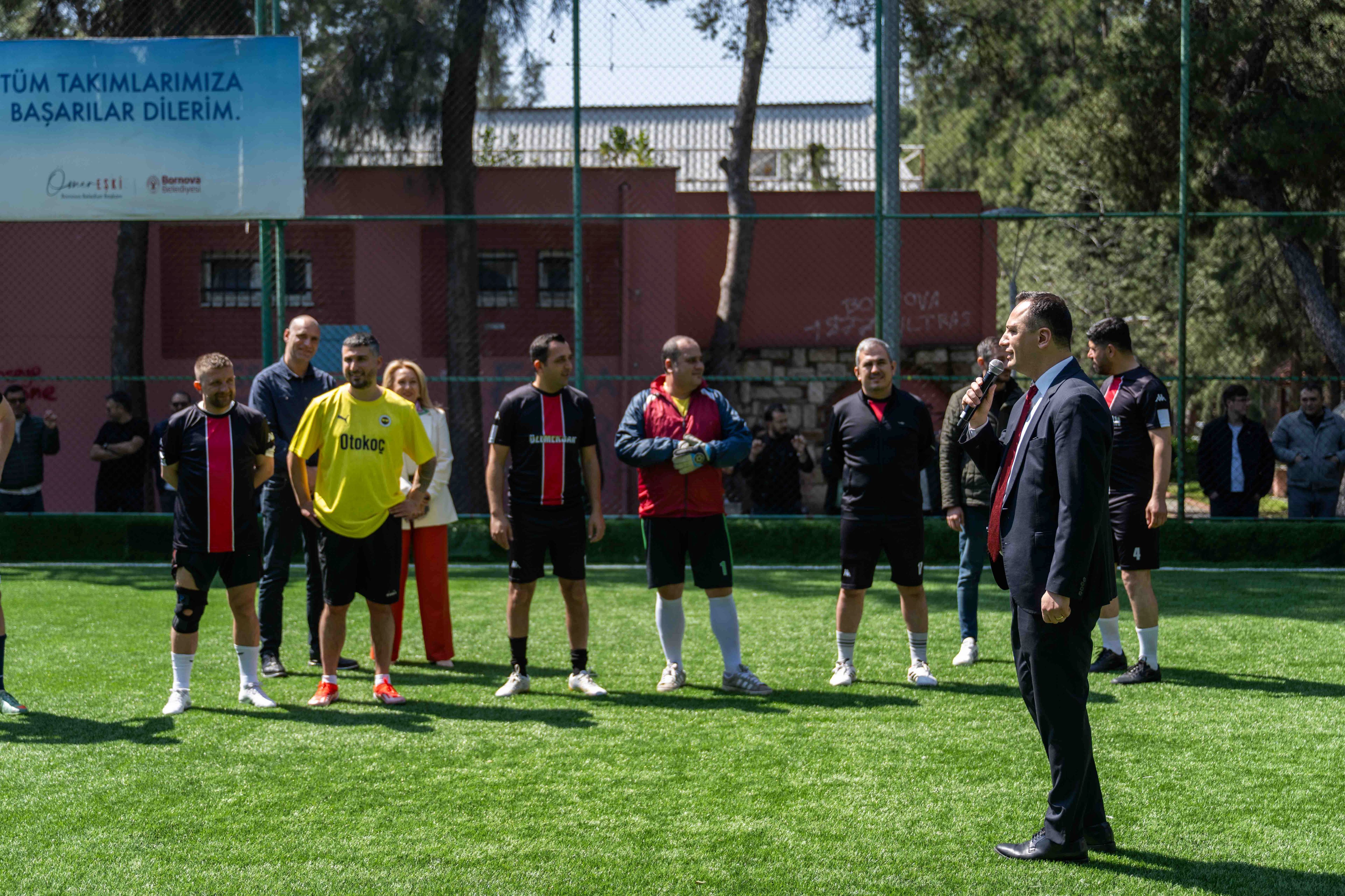 Bornova Belediyesi’nde Çalışanlar Arasında Birlik, Beraberlik Ve Dayanışmayı Güçlendirmek Amacıyla Düzenlenen Birimler Arası Halı Saha Futbol Turnuvası Başladı. (2)