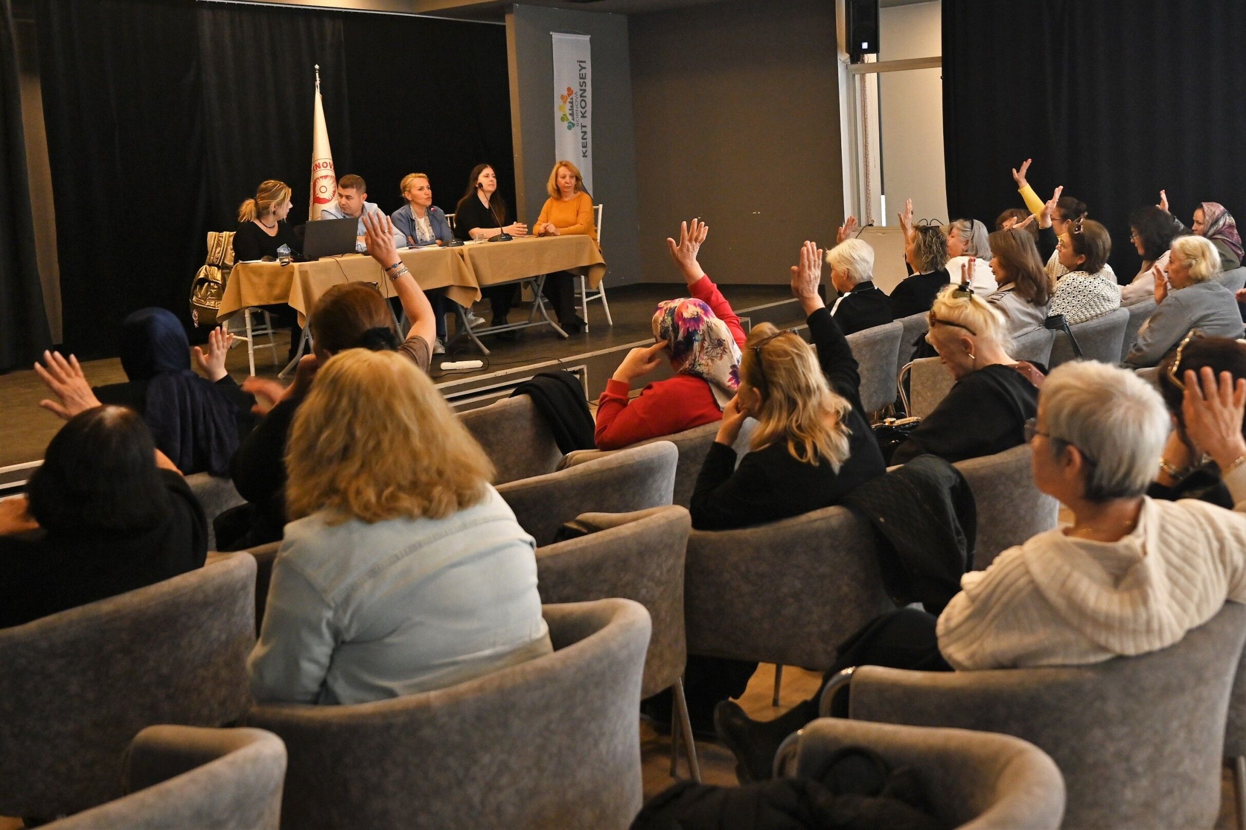 Bornova Kadın Kooperatifi’nde Hürriyet Yıldız Yeniden Başkan (1)-1