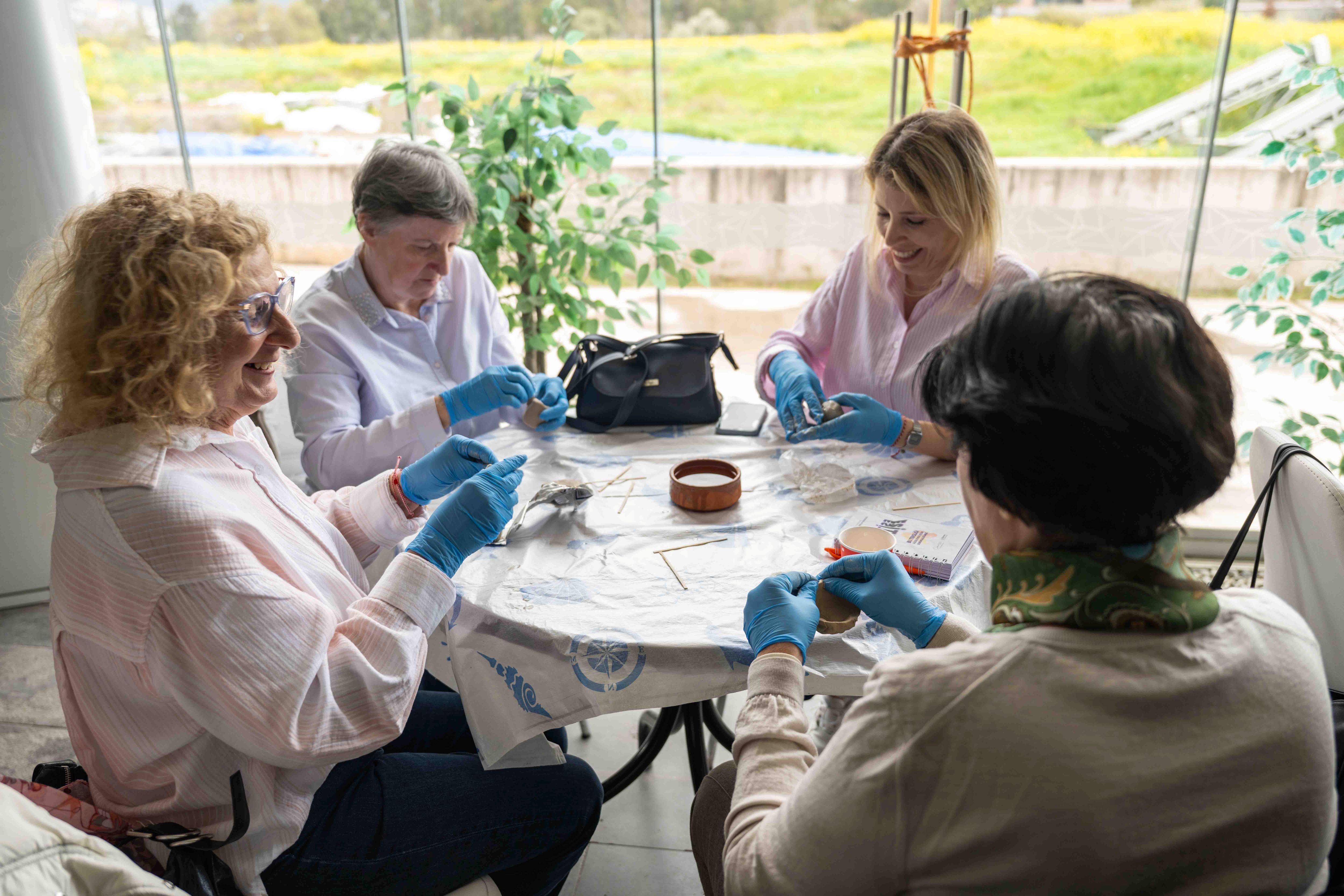 Bornova’da 'Dijital Torun' Ile Kuşaklar Arası Köprü (2)