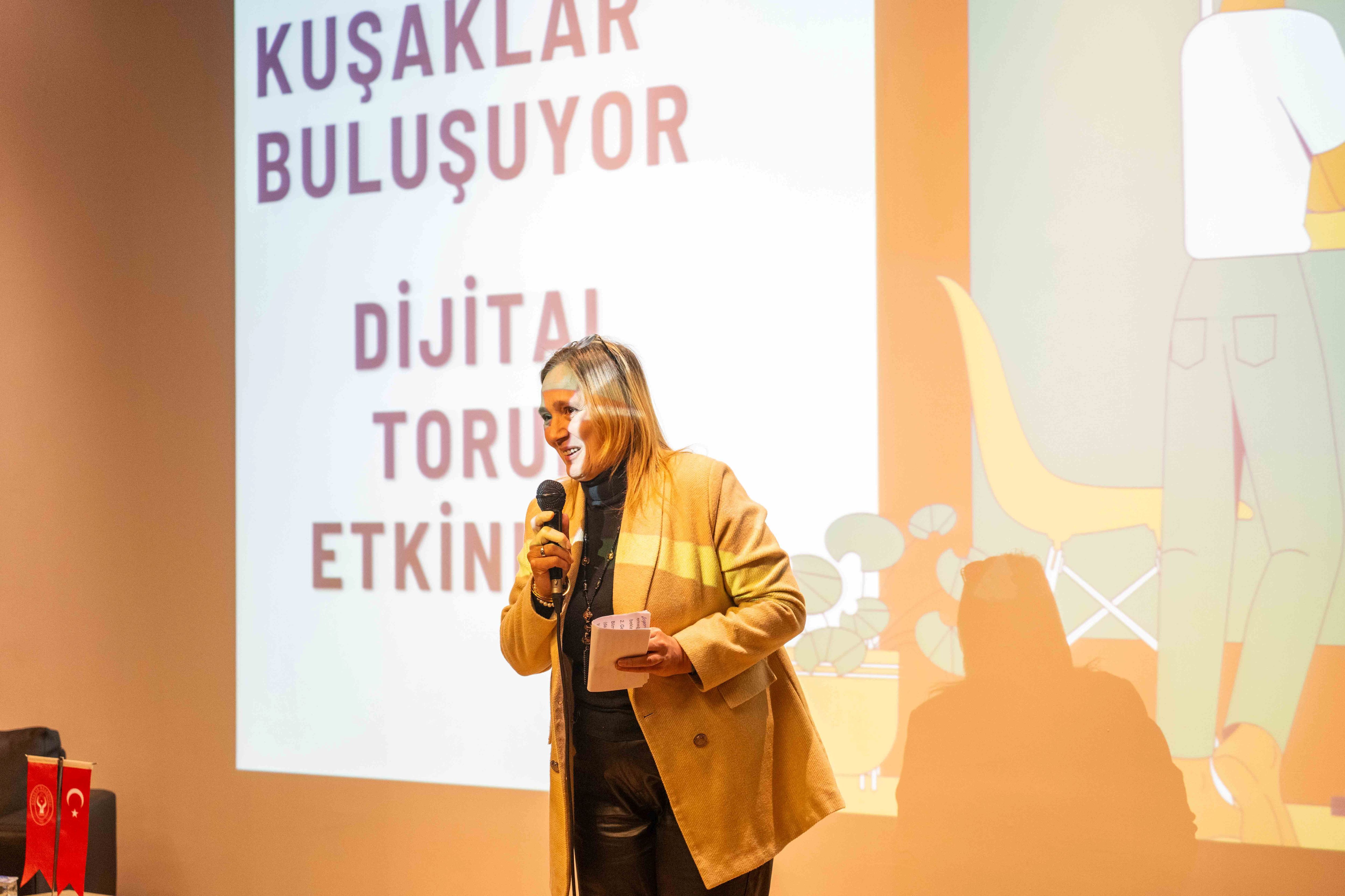 Bornova’da 'Dijital Torun' Ile Kuşaklar Arası Köprü (4)