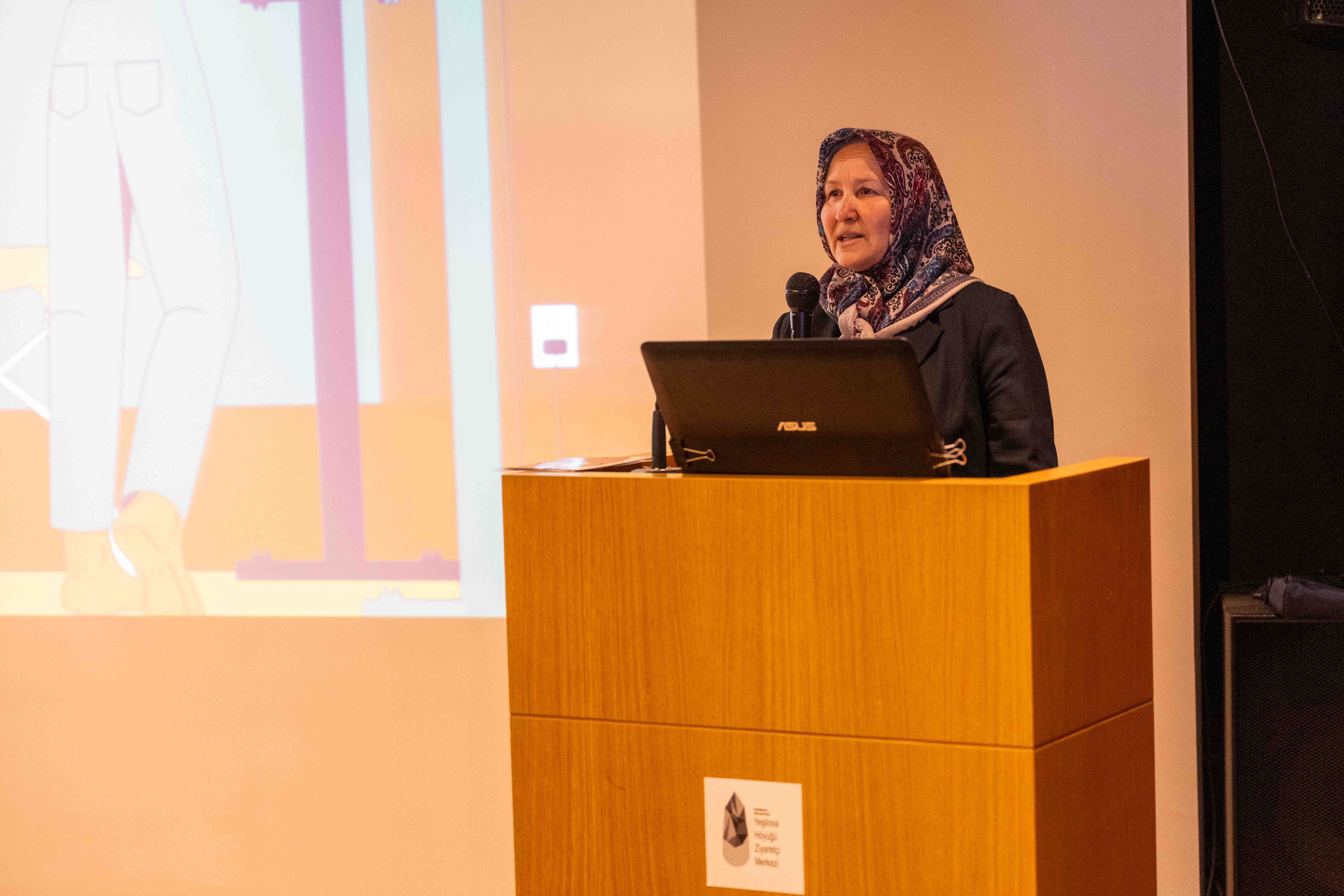 Bornova’da 'Dijital Torun' Ile Kuşaklar Arası Köprü (5)