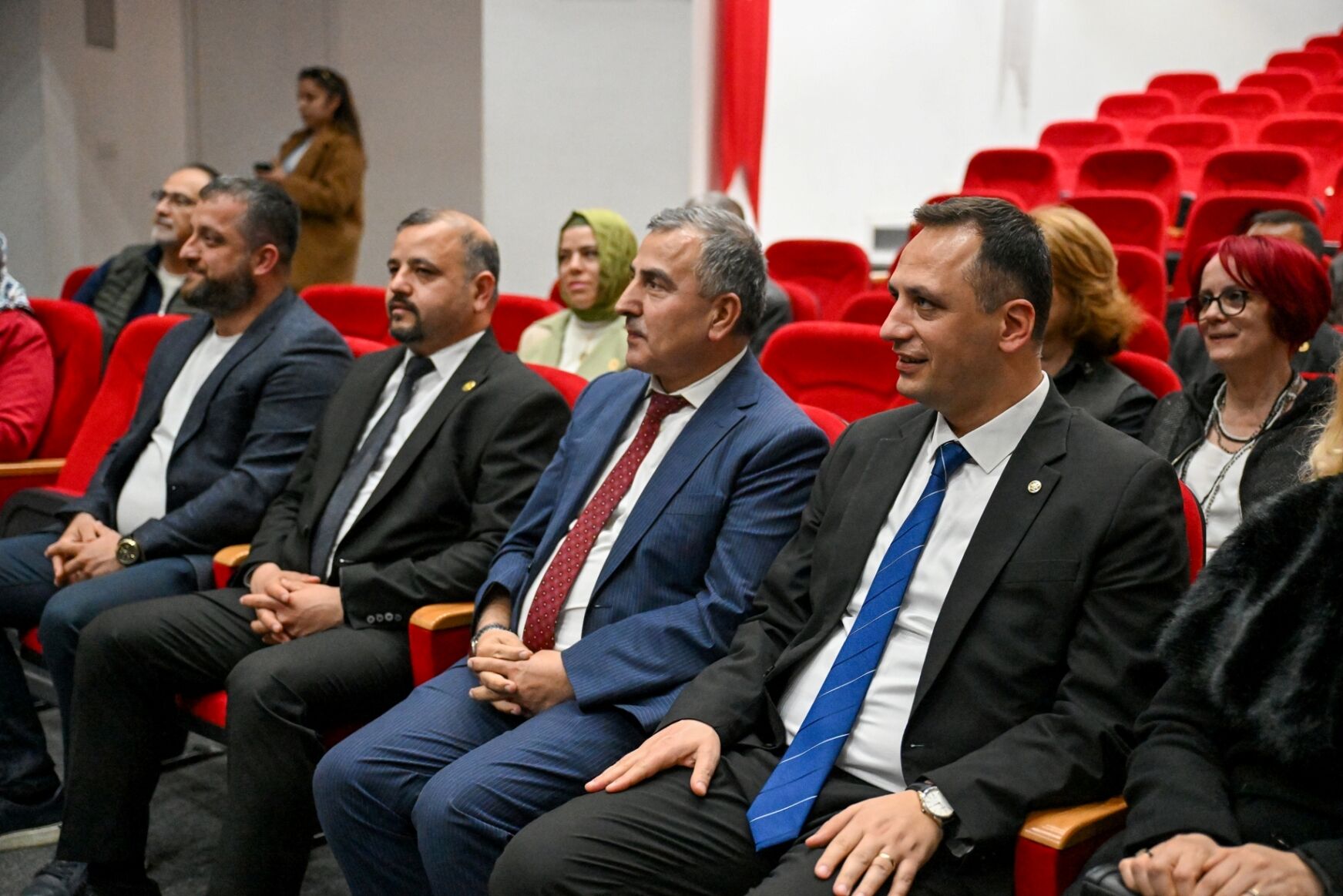 Bornova’da Muhtarlar Tek Çatı Altında Birleşti (4)