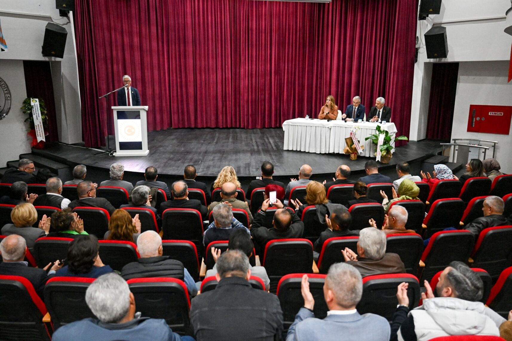 Bornova’da Muhtarlar Tek Çatı Altında Birleşti (7)