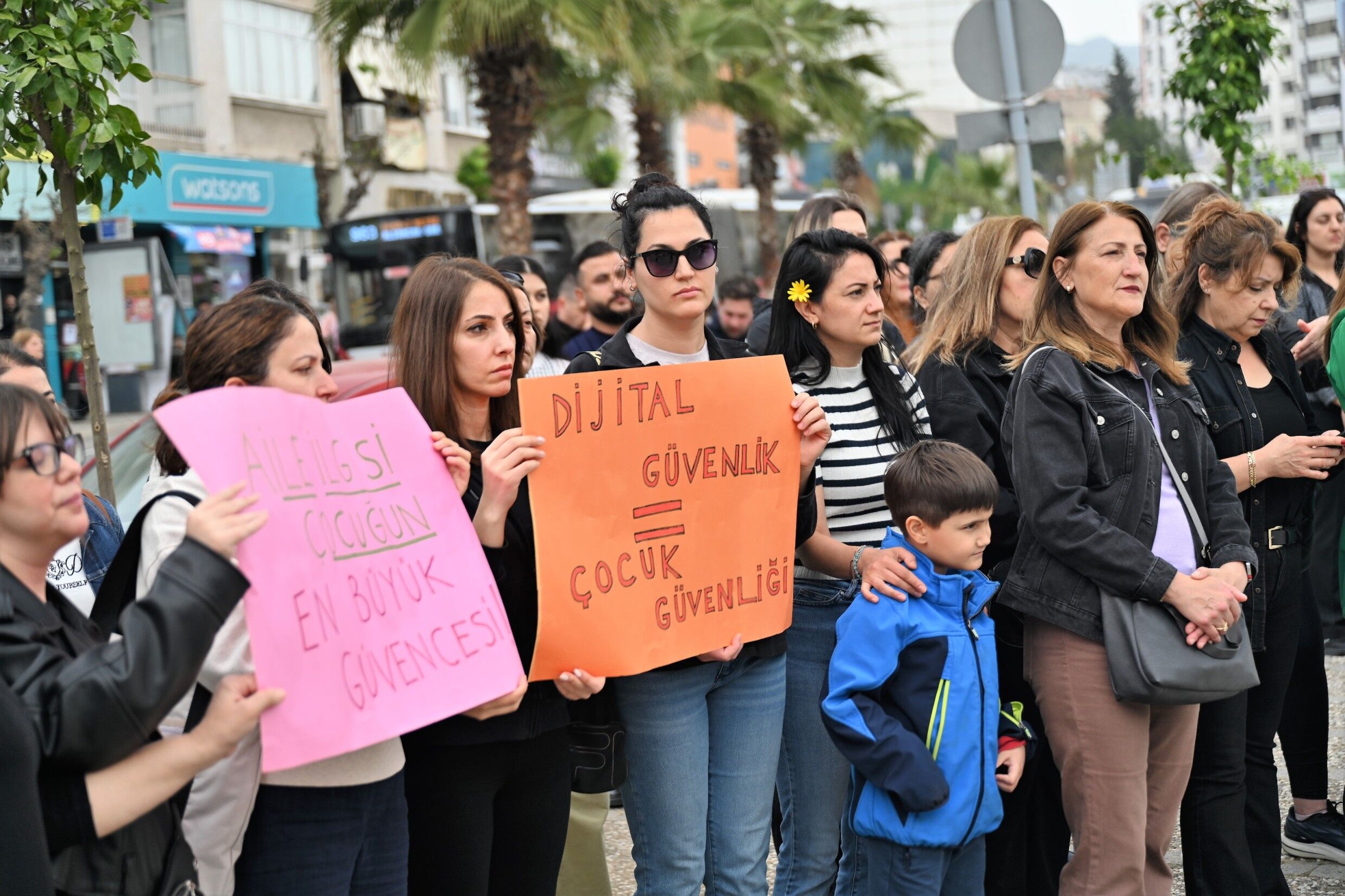 Bornova’da Okul Saldırılarına Karşı 'Güvenli Eğitim' Çağrısı (5)