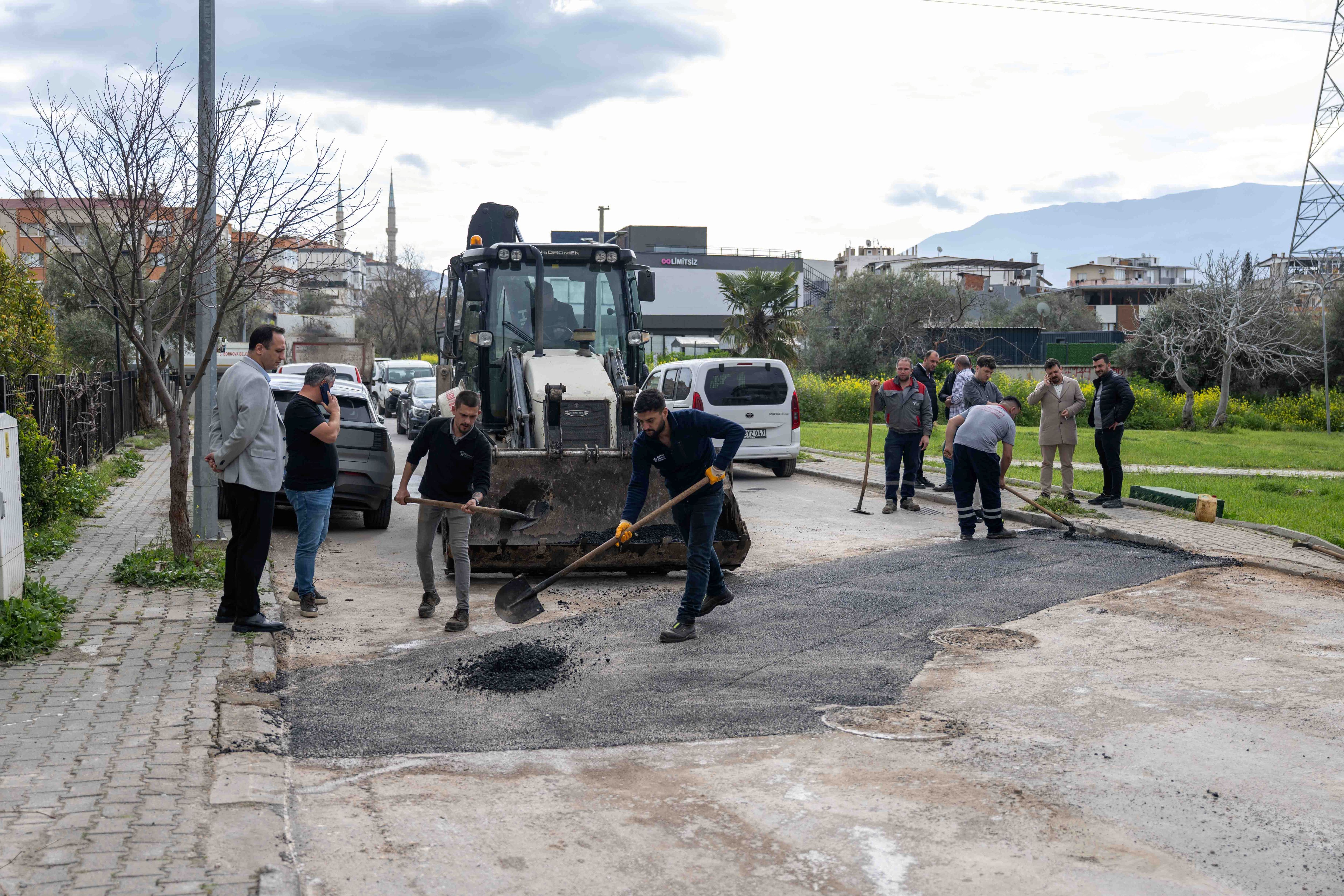 Bornova’da Yol Seferberliği 90 Günde 722 Çukur Kapatıldı (3)