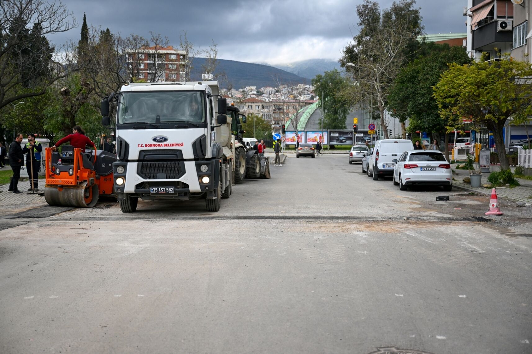 Bornova’da Zafer Caddesi Baştan Sona Yenileniyor (2)