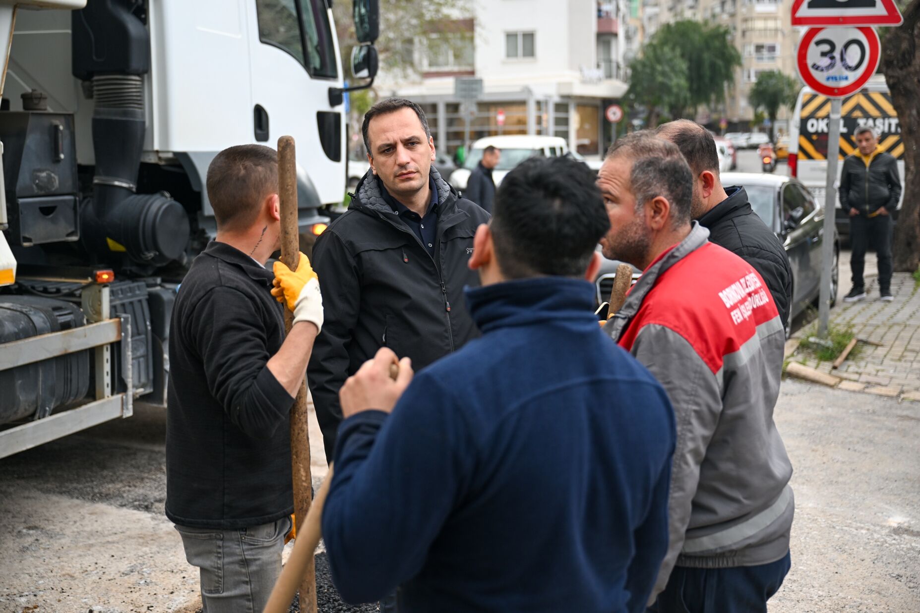 Bornova’da Zafer Caddesi Baştan Sona Yenileniyor (4)