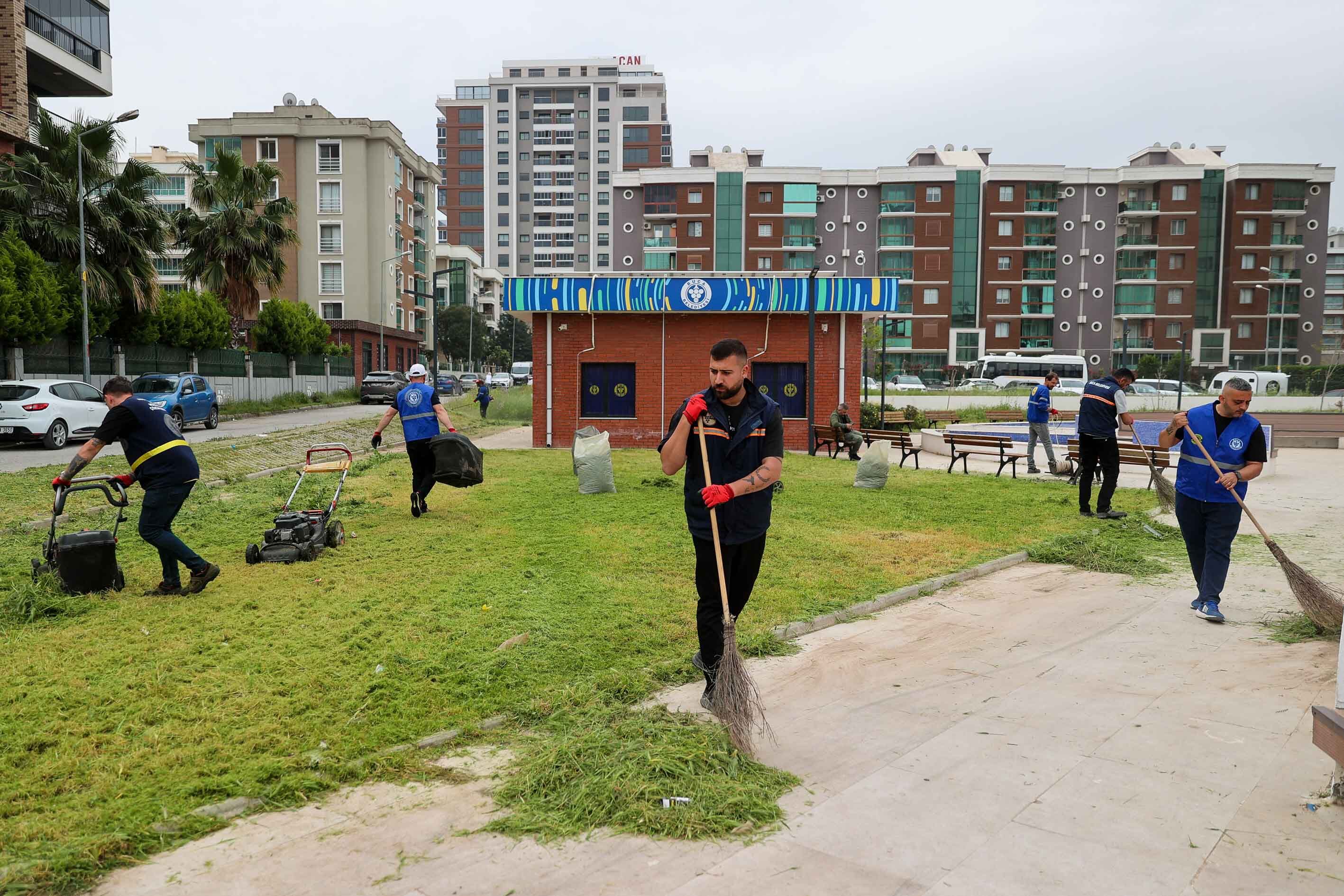 Buca’da 47 Mahallede Yabani Ot Temizliği Çalışmaları Başladı (2)