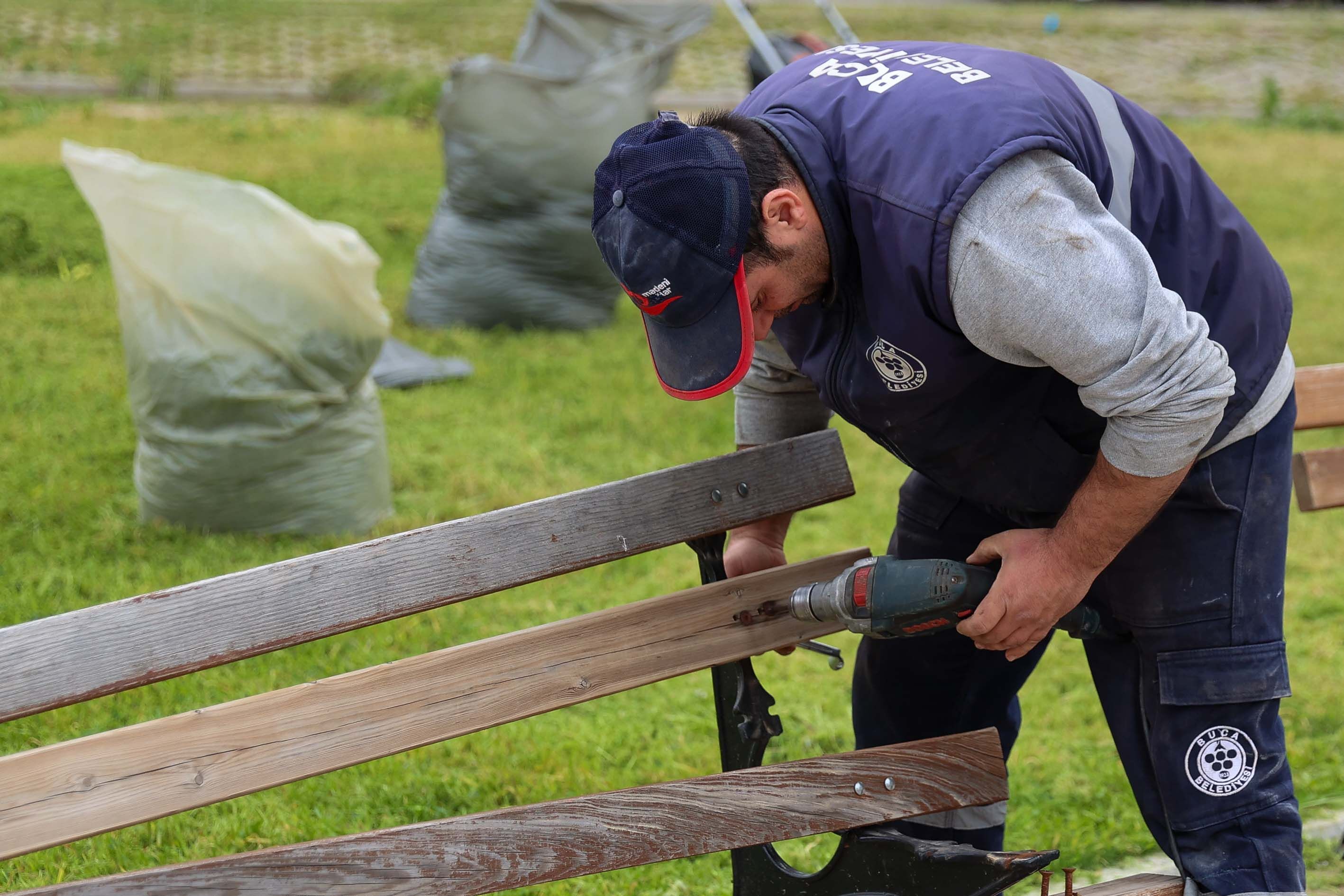 Buca’da 47 Mahallede Yabani Ot Temizliği Çalışmaları Başladı (3)