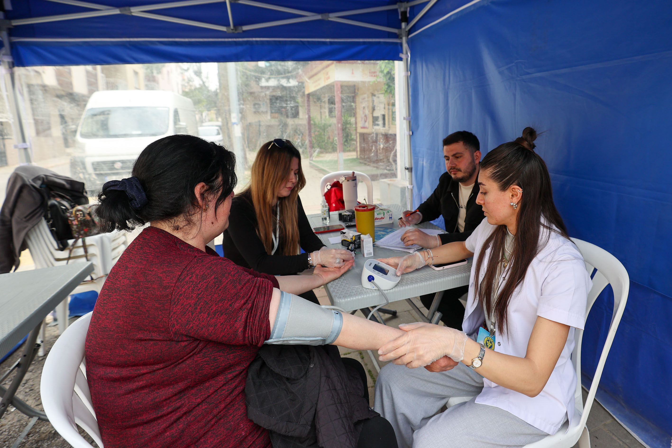 Buca’da Ücretsiz Sağlık Taramaları Mahalle Mahalle Sürüyor (1)