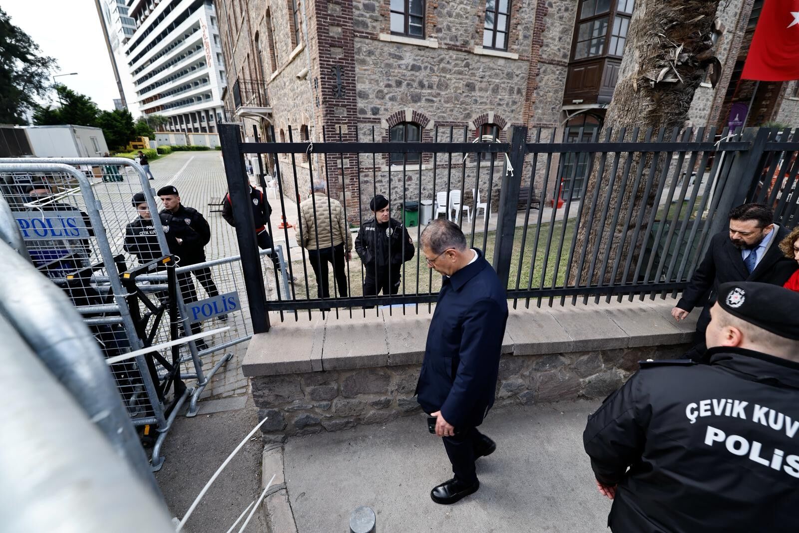 Cemil Tugay Mahkeme Heyetiyle İçeri Girdi 5555