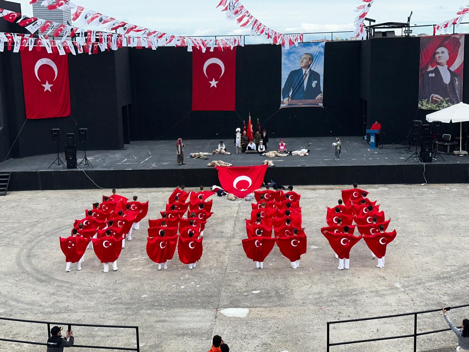 Çeşme’de 23 Nisan Coşkusu 106. Yıl Gururla Kutlandı (1)