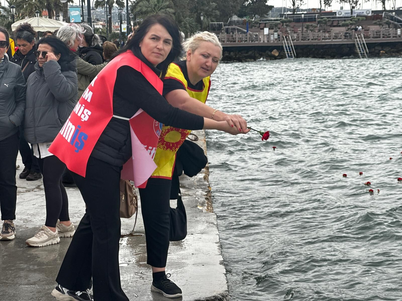 Çeşme’de Eğitimcilerden 'Şiddet' Resti 'Okullar Güvenli Değil, Geleceğimiz Karanlıkta!' (1)