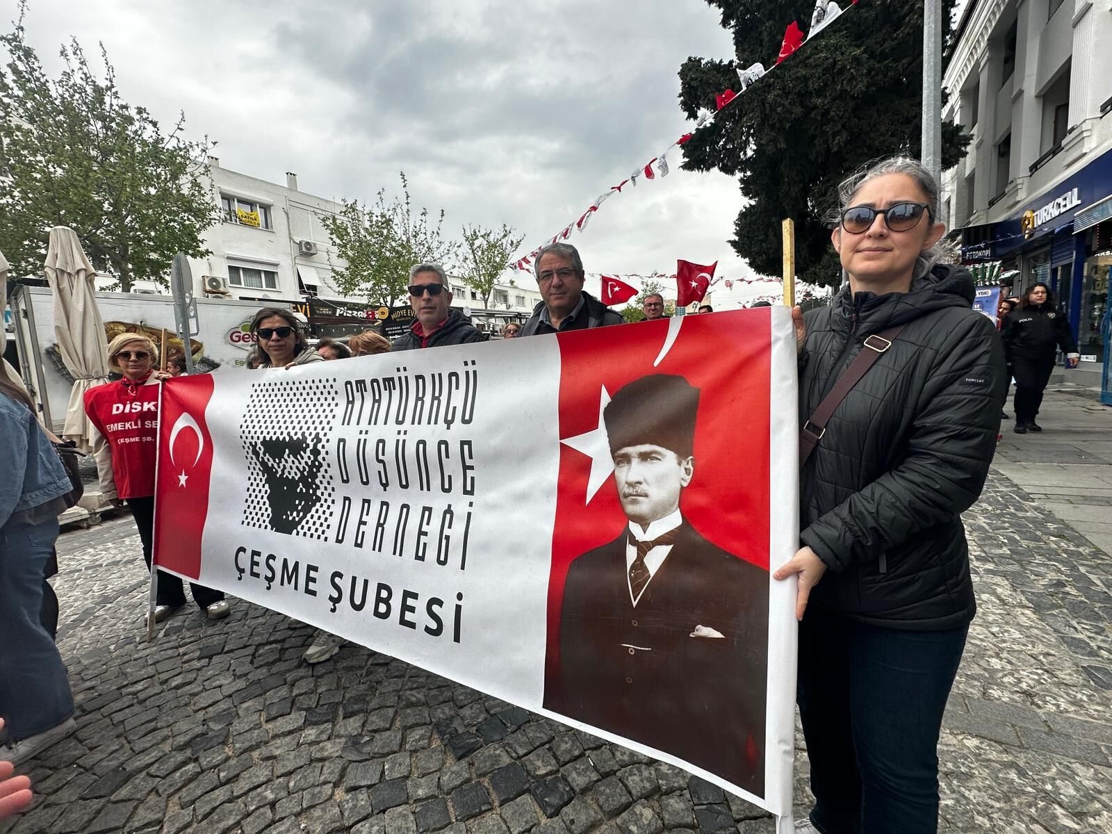 Çeşme’de Eğitimcilerden 'Şiddet' Resti 'Okullar Güvenli Değil, Geleceğimiz Karanlıkta!' (4)
