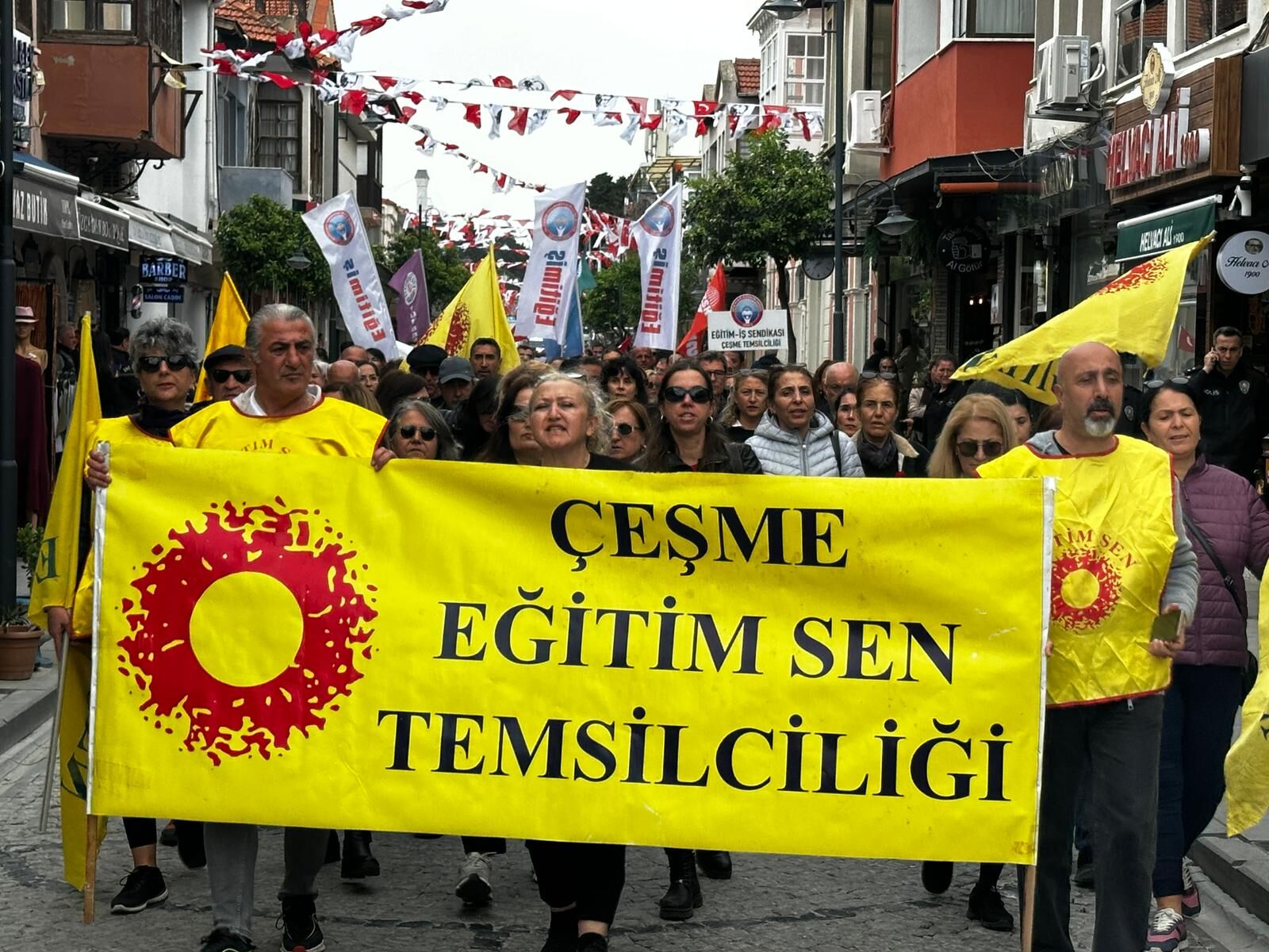 Çeşme’de Eğitimcilerden 'Şiddet' Resti 'Okullar Güvenli Değil, Geleceğimiz Karanlıkta!' (7)