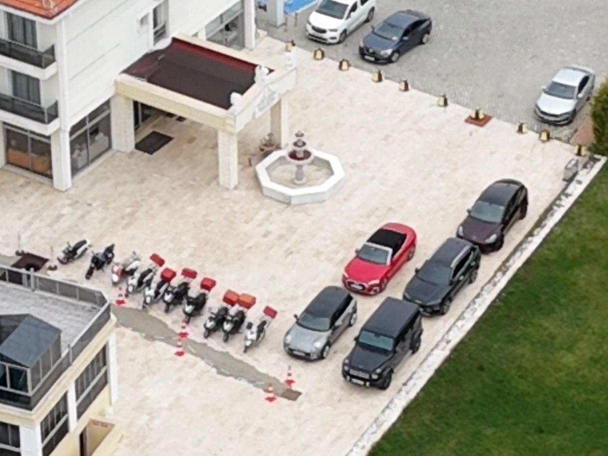 Chp'li Özkan Yalım'ın Sevgilisine Aldığı Araçlar Görüntülendi! Hepsine El Konuldu (1)