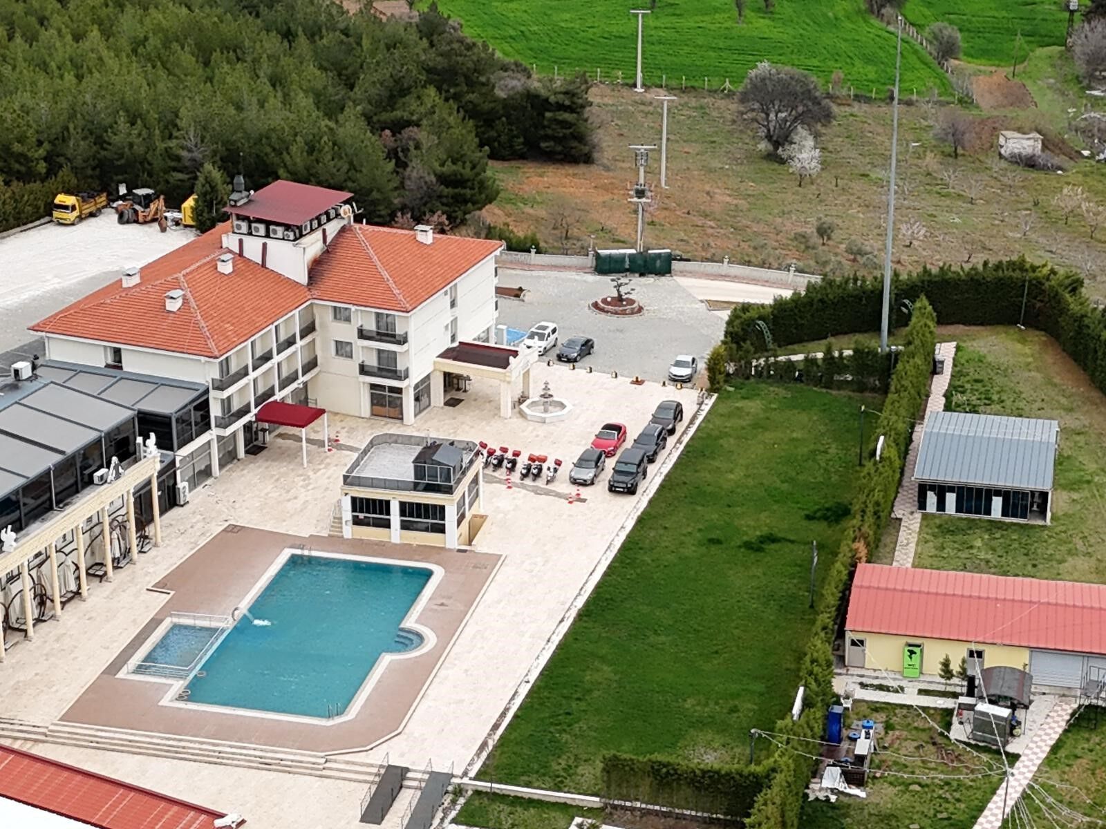 Chp'li Özkan Yalım'ın Sevgilisine Aldığı Araçlar Görüntülendi! Hepsine El Konuldu (2)