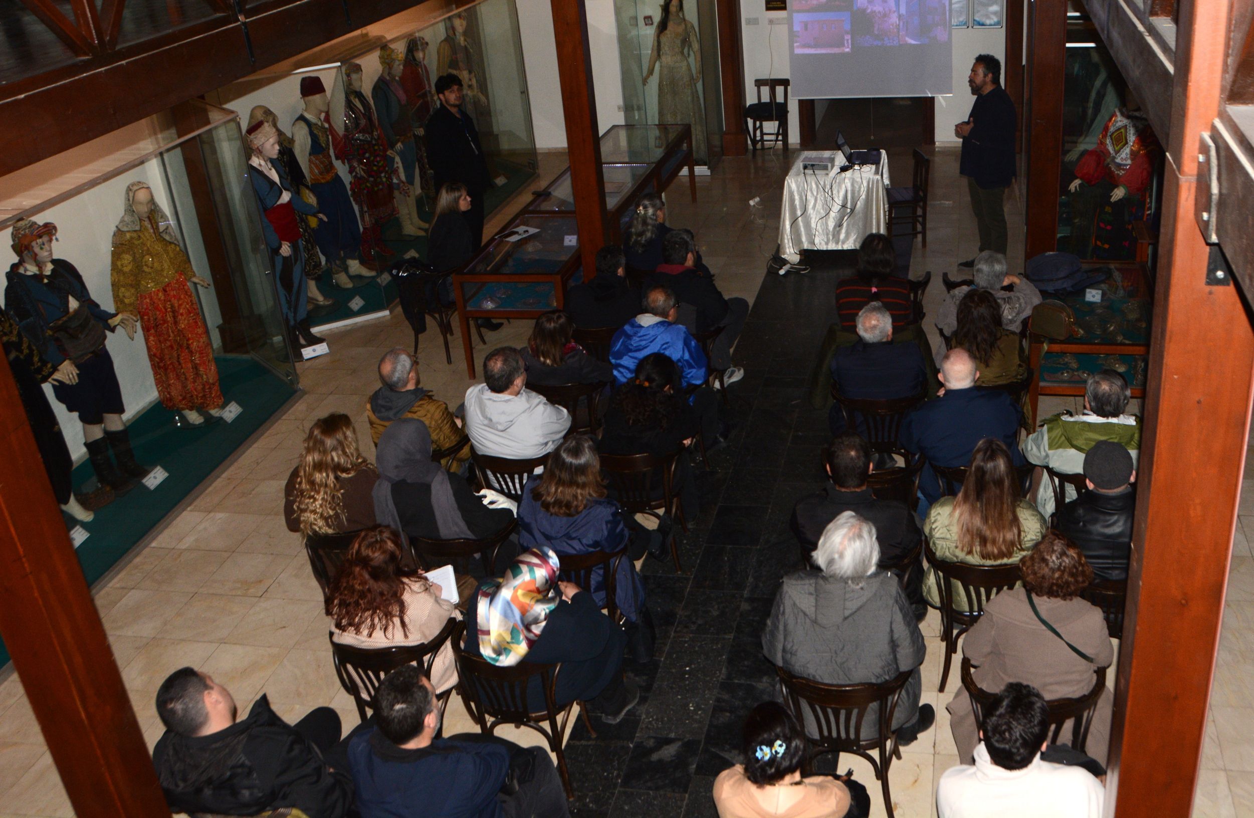 ++Doç. Dr. Gürbıyık, “Karaburun Tarihsel Olarak Keşfedilmeyi Bekliyor” (1)