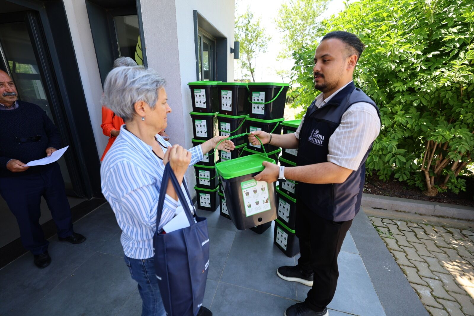 Efes Selçuk’ta Mutfak Atıkları Toprağa Dönüşüyor (2)