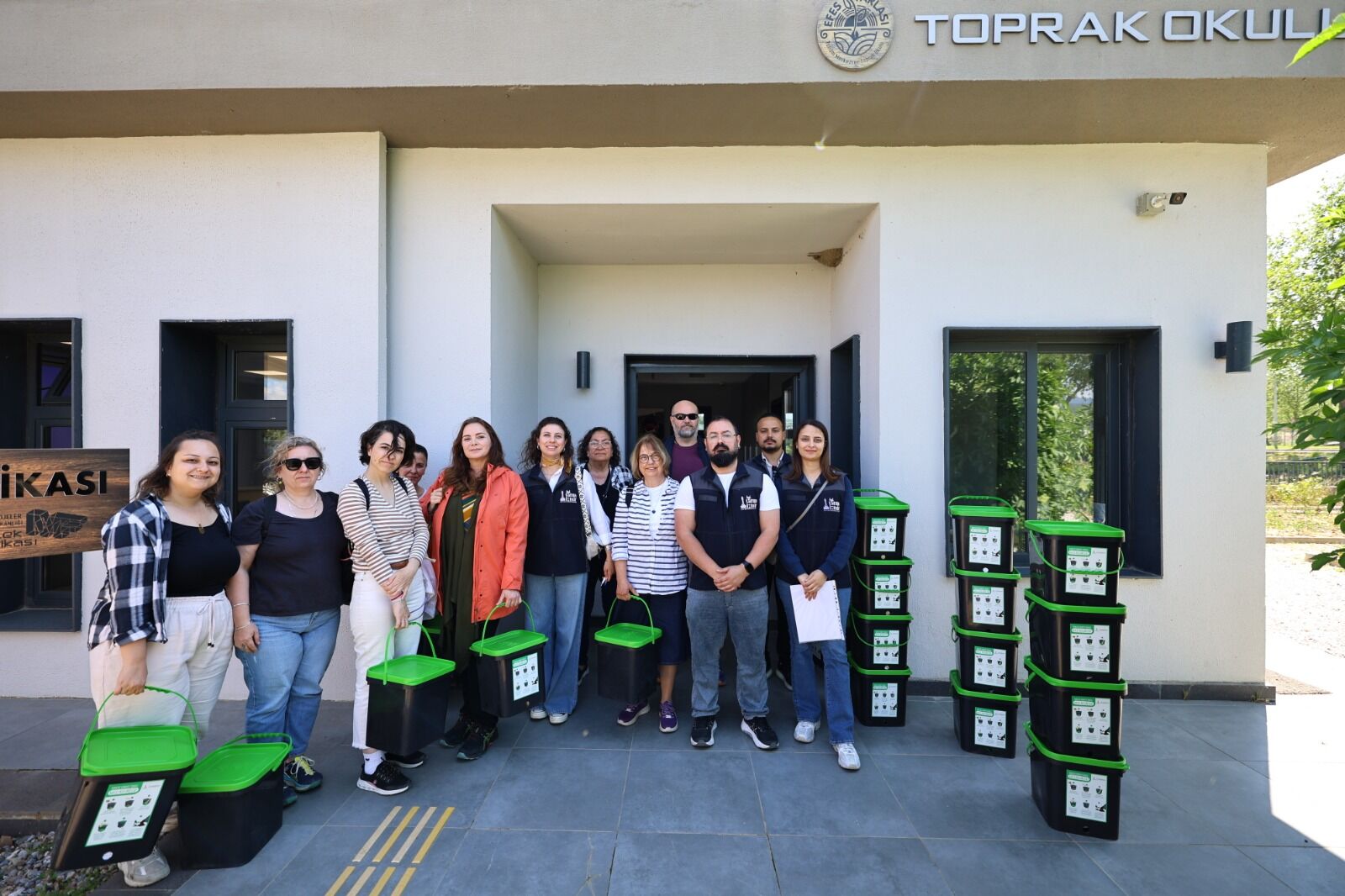 Efes Selçuk’ta Mutfak Atıkları Toprağa Dönüşüyor (4)