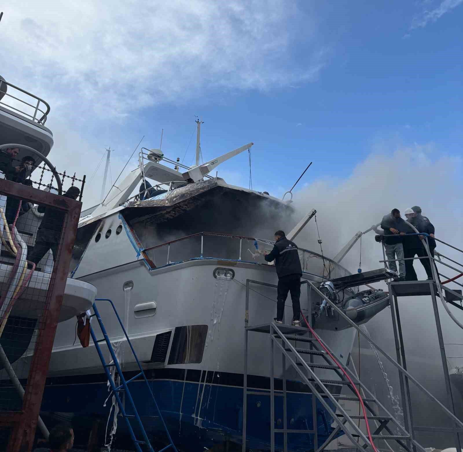 Eski Trabzonspor Başkanı Sadri Şener'in Yatı Yandı (1)