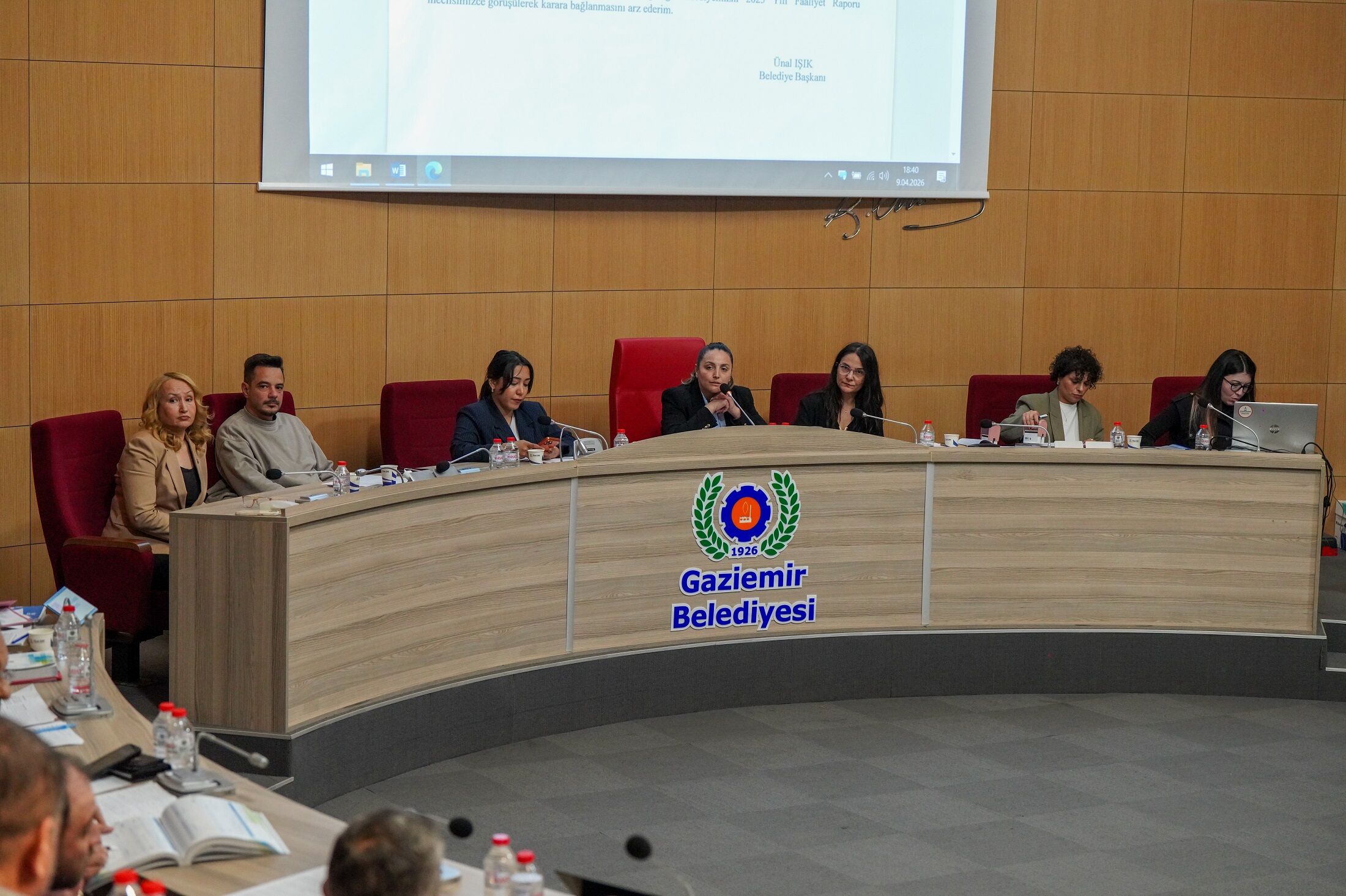 Gaziemir Belediyesi’nin 2025 Faaliyet Raporu, Meclis Toplantısında Kabul Edildi. Belediye Başkanı Ünal Işık, Ekonomik Koşullar Ve Kesintilere Rağmen Hizmet Vurgusu Yaptı (1)
