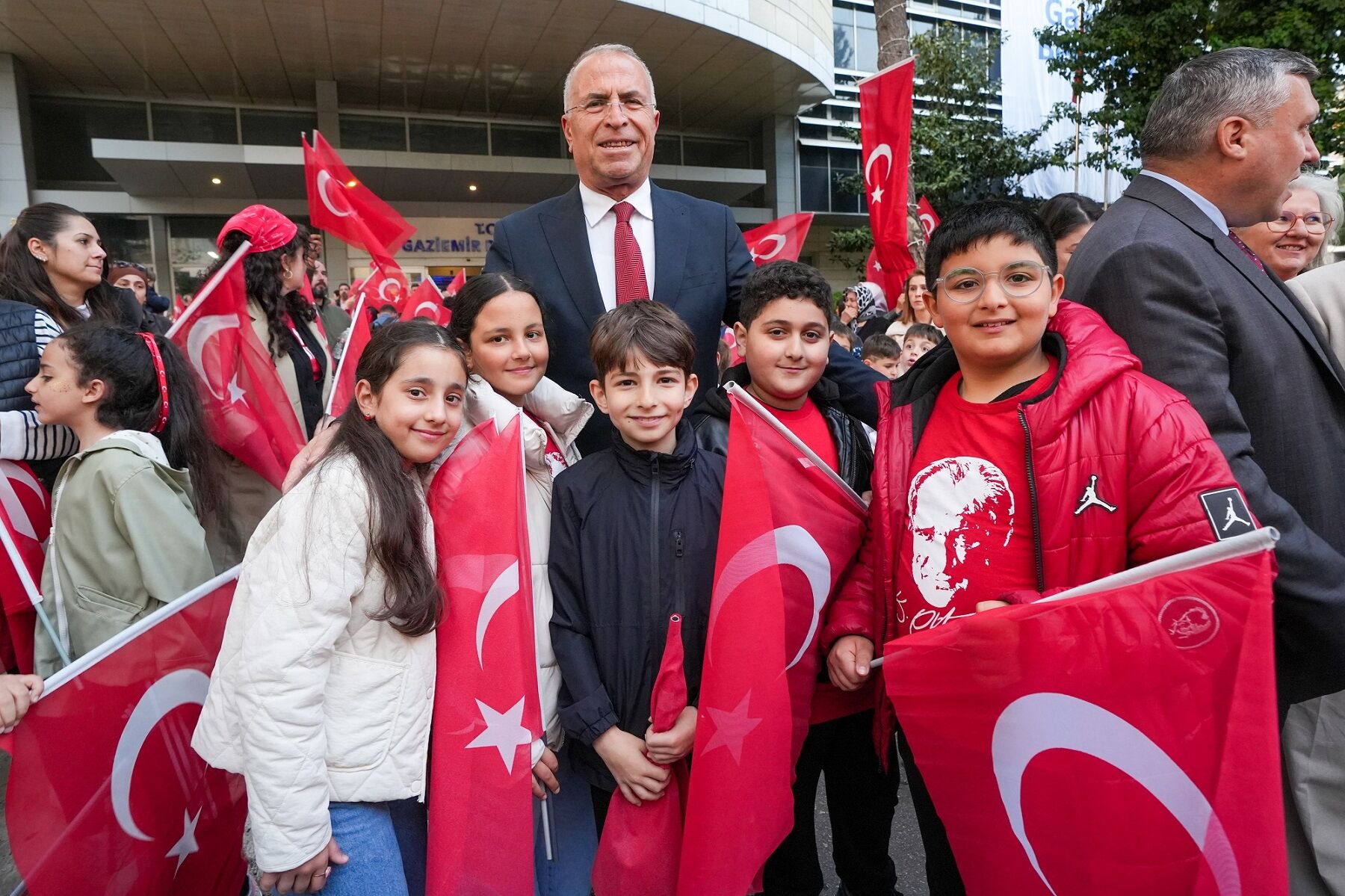 Gaziemir’de 23 Nisan Coşkusu Kortejle Taçlandı (6)