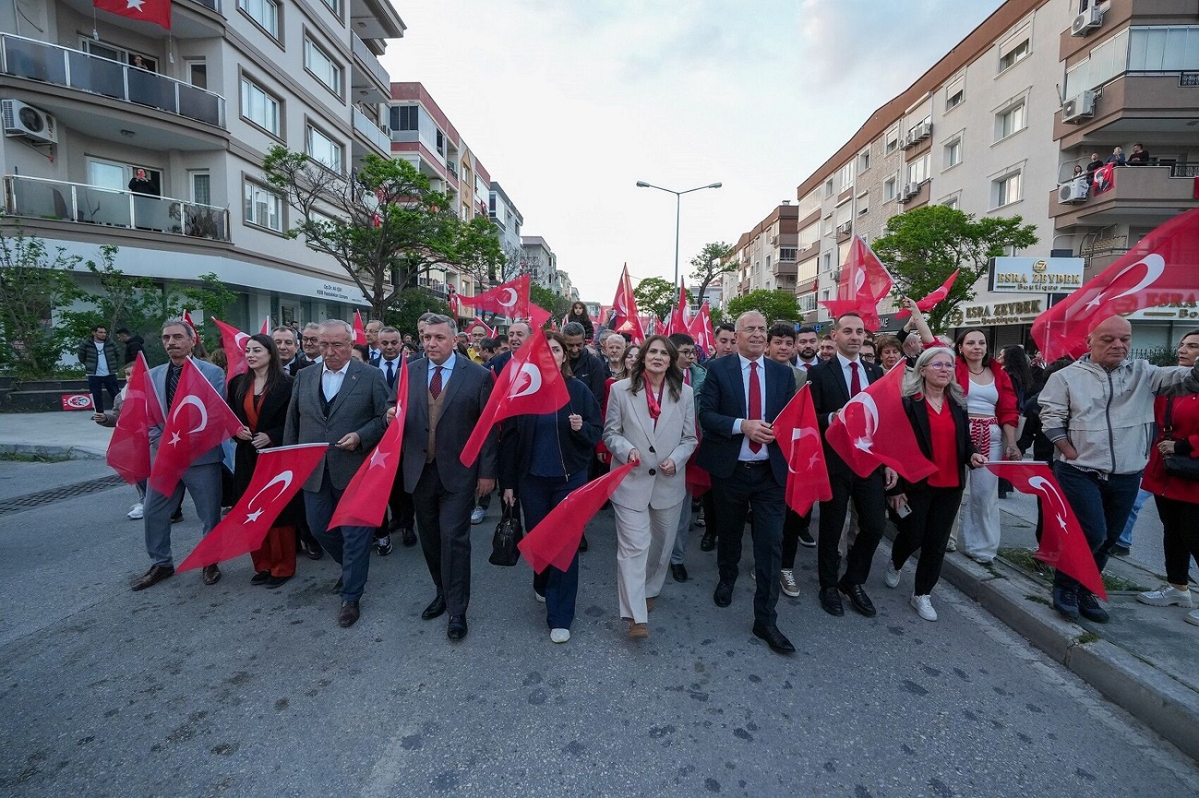 Gaziemir’de 23 Nisan Coşkusu Kortejle Taçlandı (7)