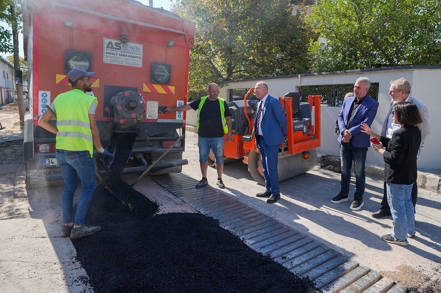Gaziemir’de 32 Bin 191 Metrekarelik Alandaki Yol Ve Kaldırımlar Yenilendi (1)
