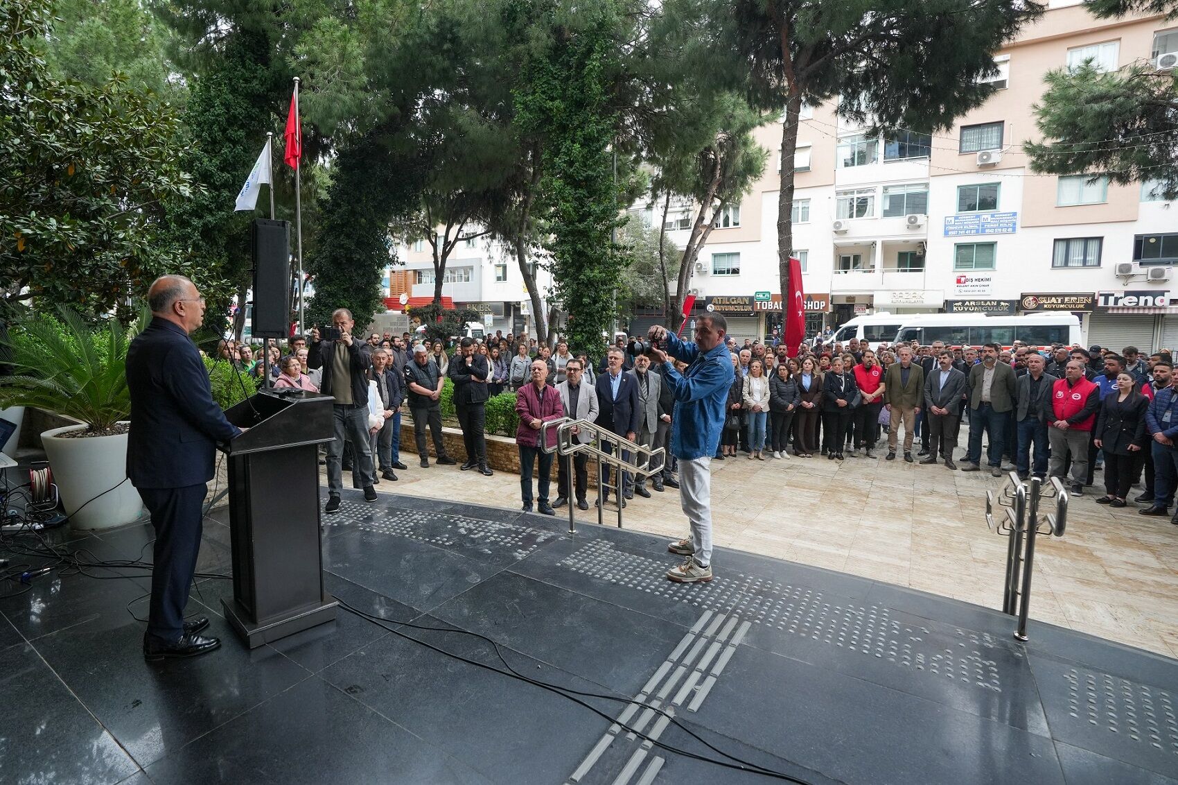 Gaziemir’den Okul Saldırılarına Tepki! 'Herkes Sorumluluk Almalı' (1)-1