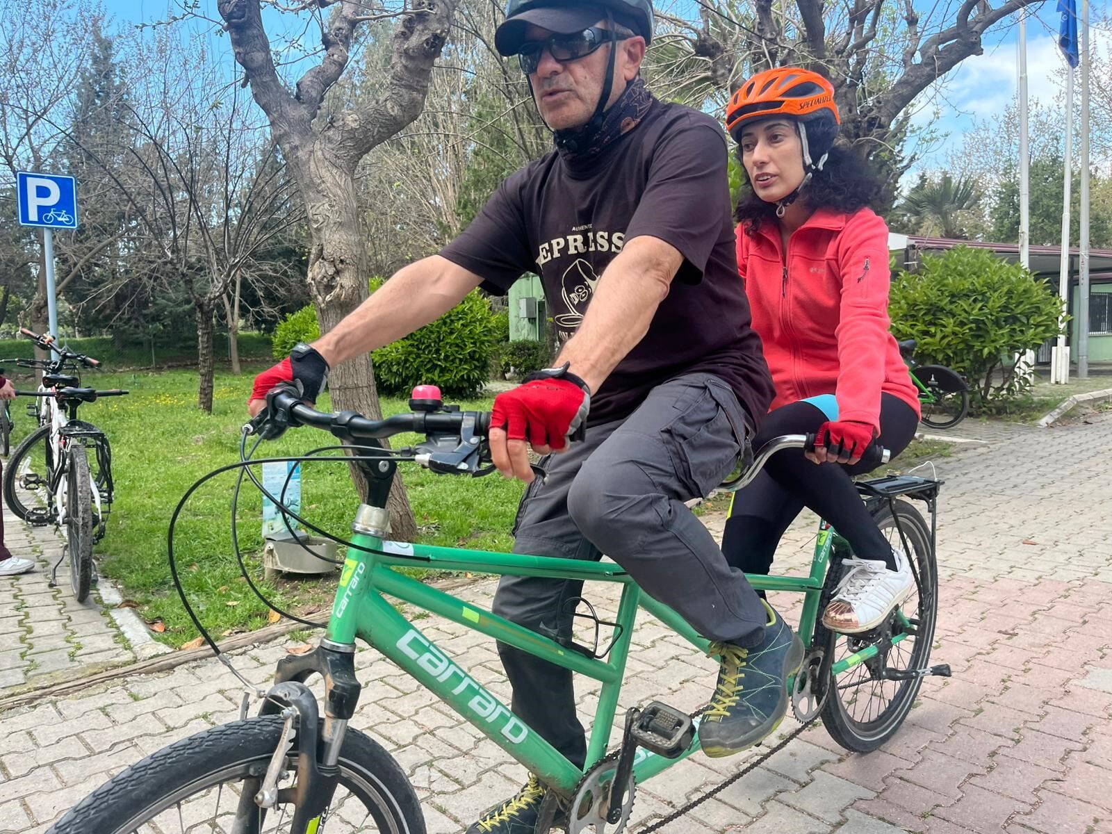 Görme Engelliler Tandem Bisikletlerle Hayata Birlikte Pedal Çeviriyor (2)