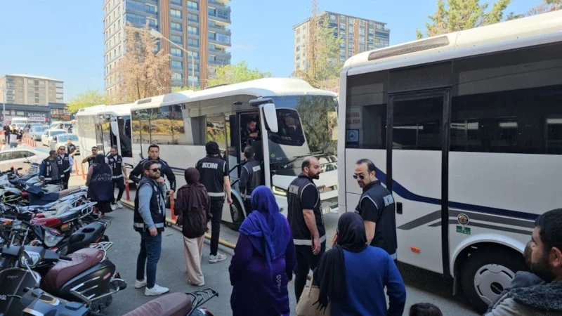 Halfeti Belediyesi’ne Yönelik Operasyonda Gözaltına Alınan 46 Şüpheliden 29’U Tutuklandı. Soruşturma Kapsamında Bir Kişi Ise Aranıyor (1)