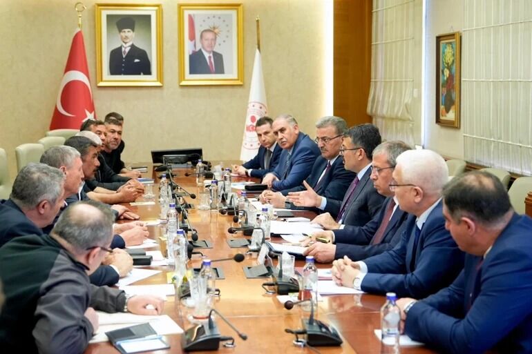 İçişleri Bakanlığı 'Maden Işçileriyle Ilgili Görüşmeler Işçi Ve Işveren Tarafları Arasında Sürüyor'